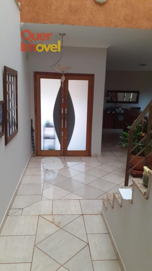 Casa à venda City Ribeirão, Ribeirão Preto-SP: 5 quartos, 3 suítes, 3 salas, 4 banheiros, 4 vagas, 433m². Oportunidade de negócio! Permuta disponível. Quer Imóvel Negócios Imobiliários.