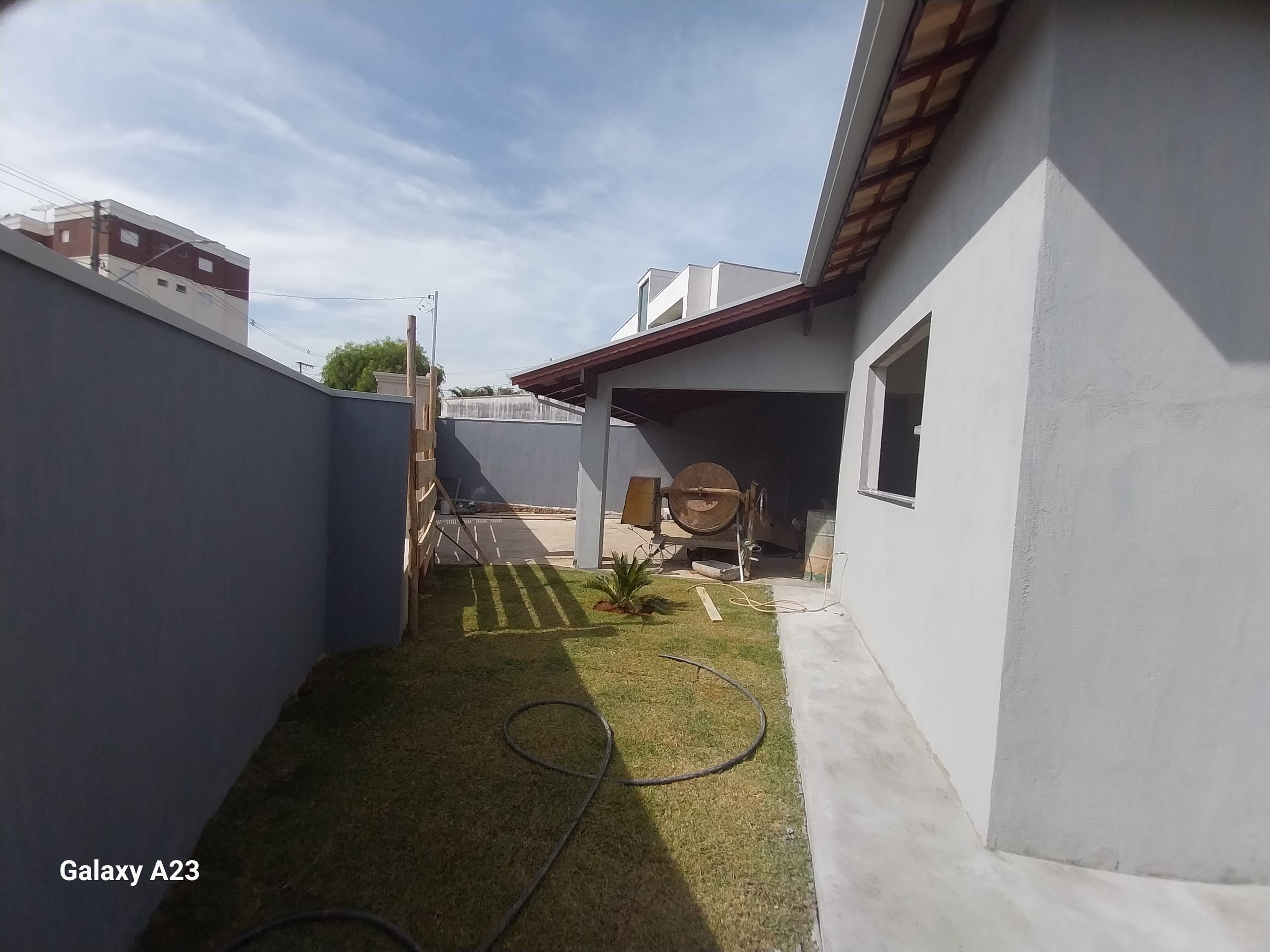 Casa recém construída no bairro santa rita, em pouso alegre-