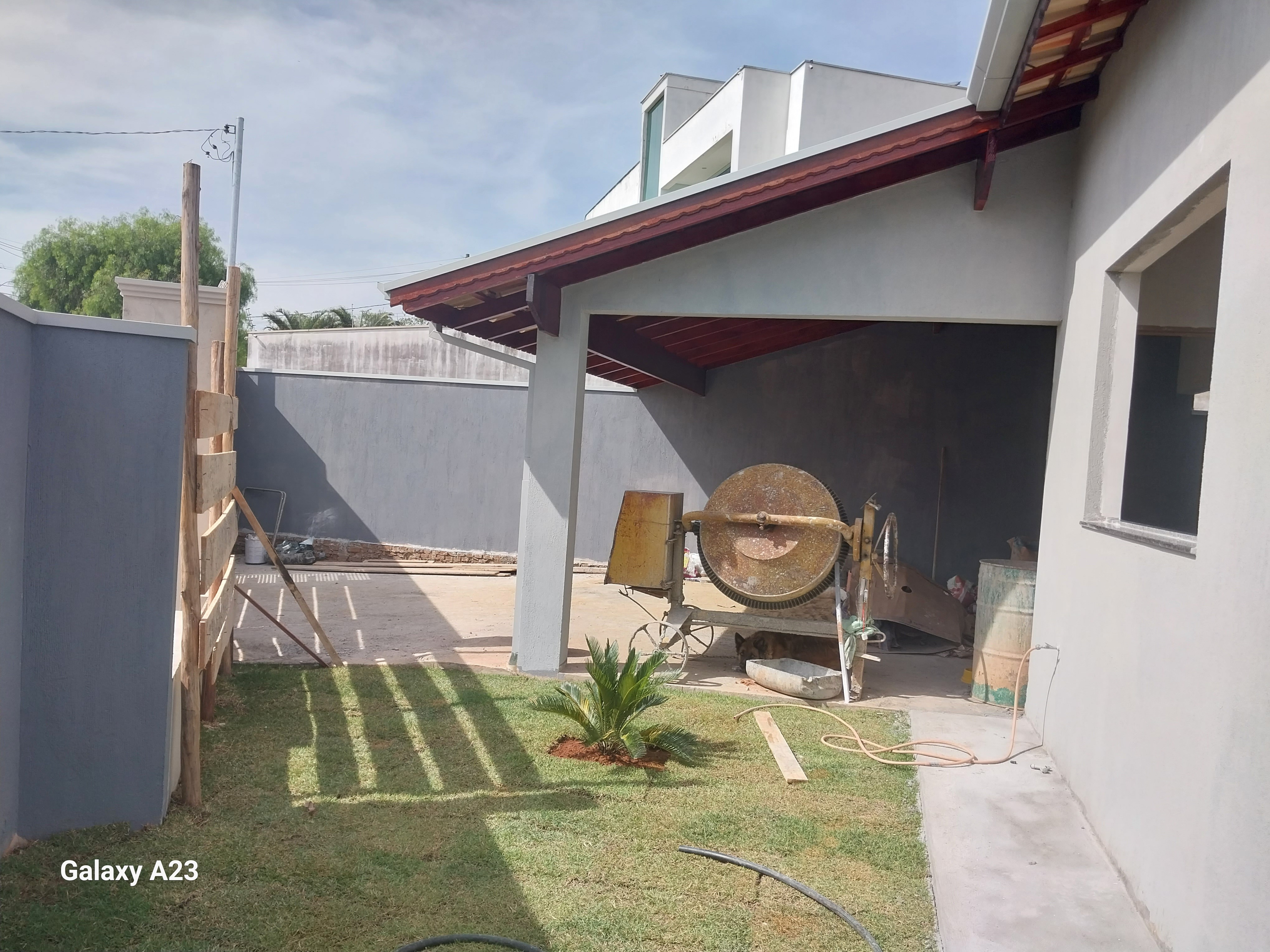 Casa recém construída no bairro santa rita, em pouso alegre-