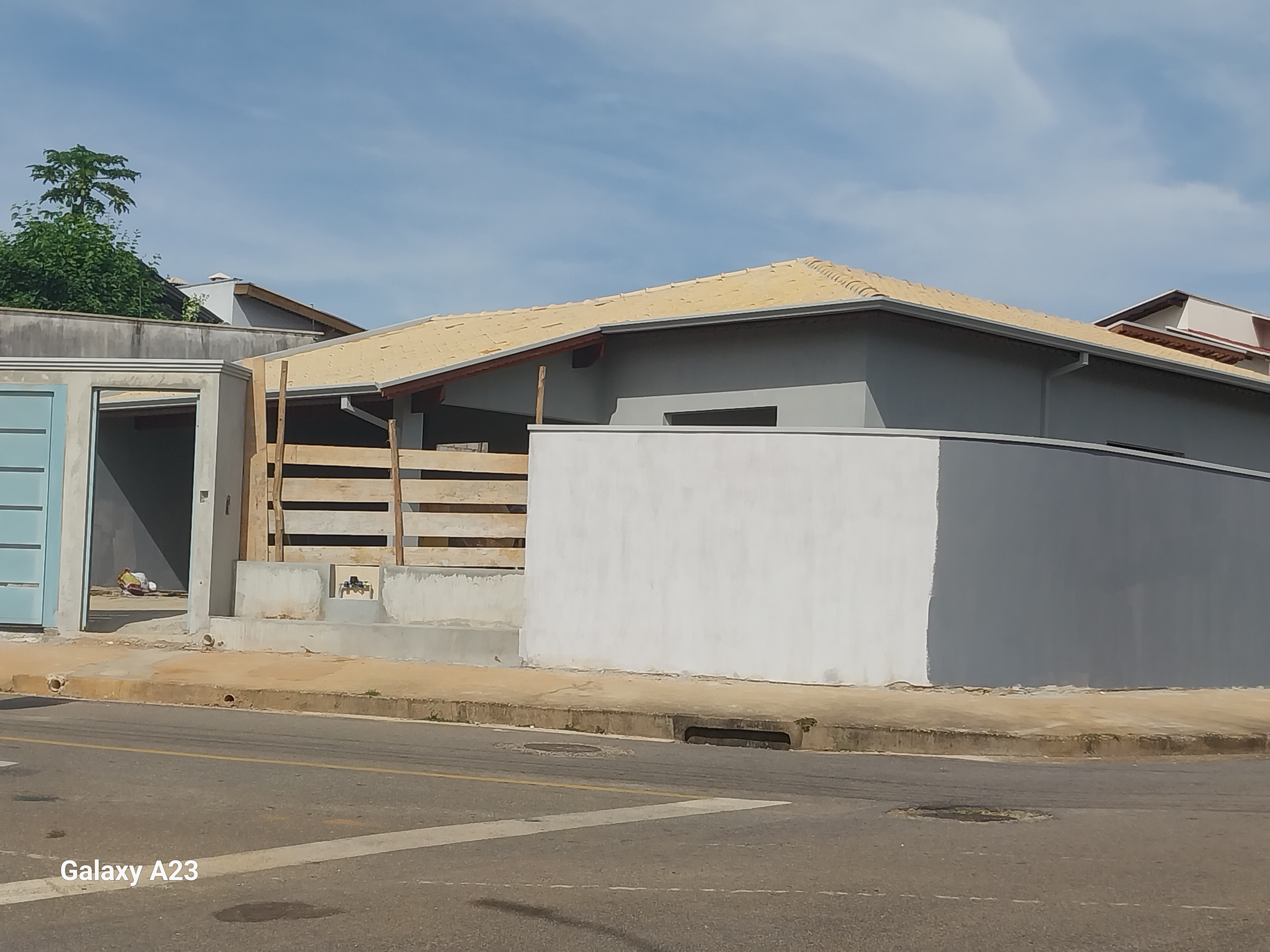 Casa recém construída no bairro santa rita, em pouso alegre-