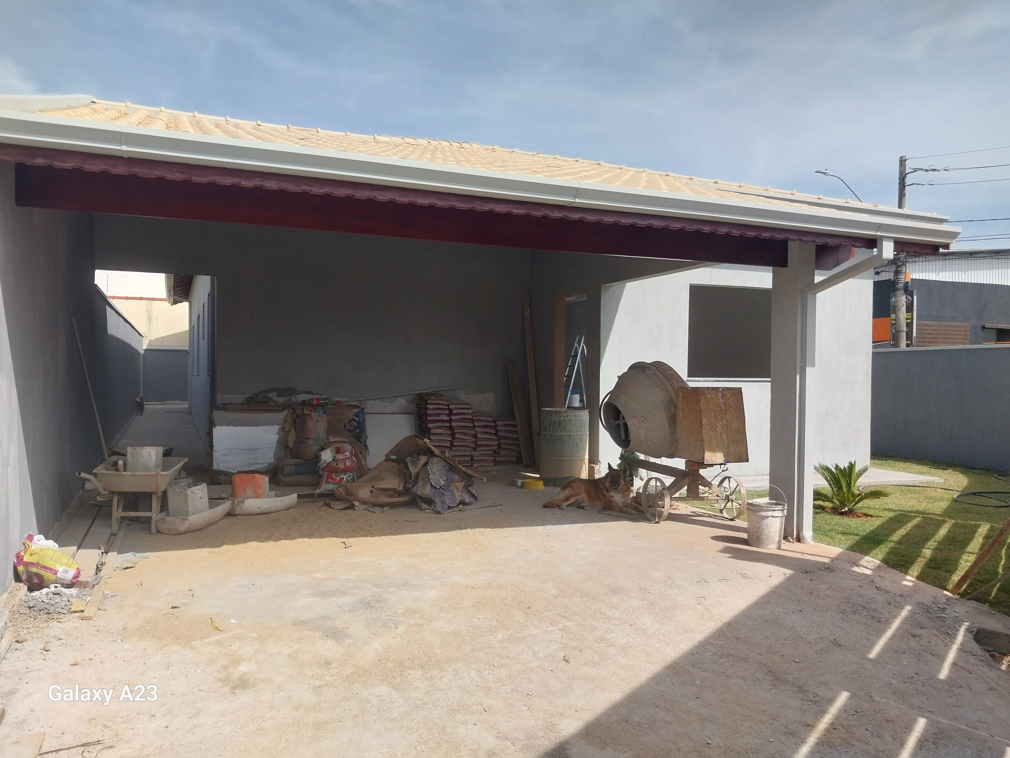 Casa recém construída no bairro santa rita, em pouso alegre-