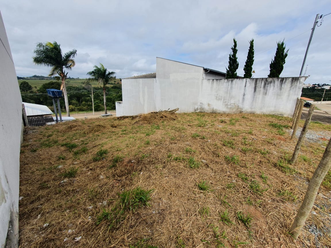 Terreno com 300,00 m² no bairro santa branca, pouso alegre-m
