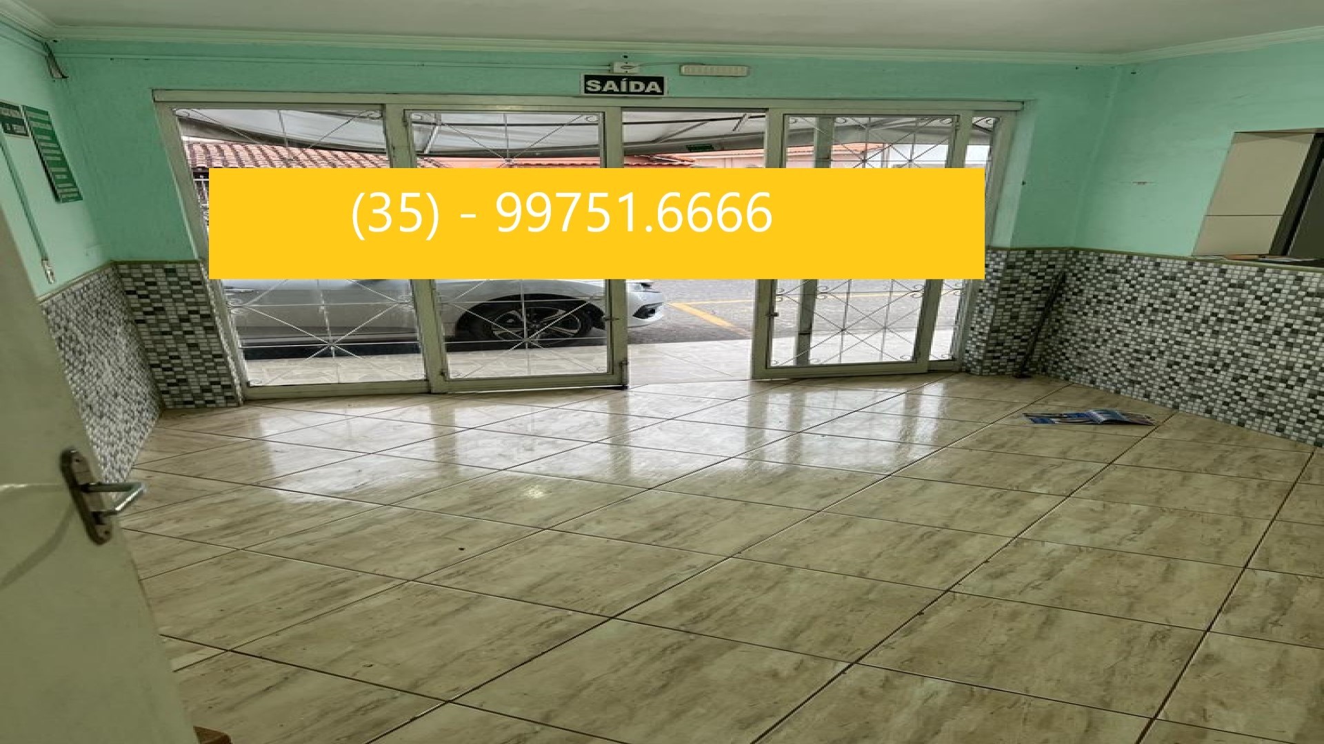 Vende-se sobrado com 02 pontos comerciais no térreo no bairr
