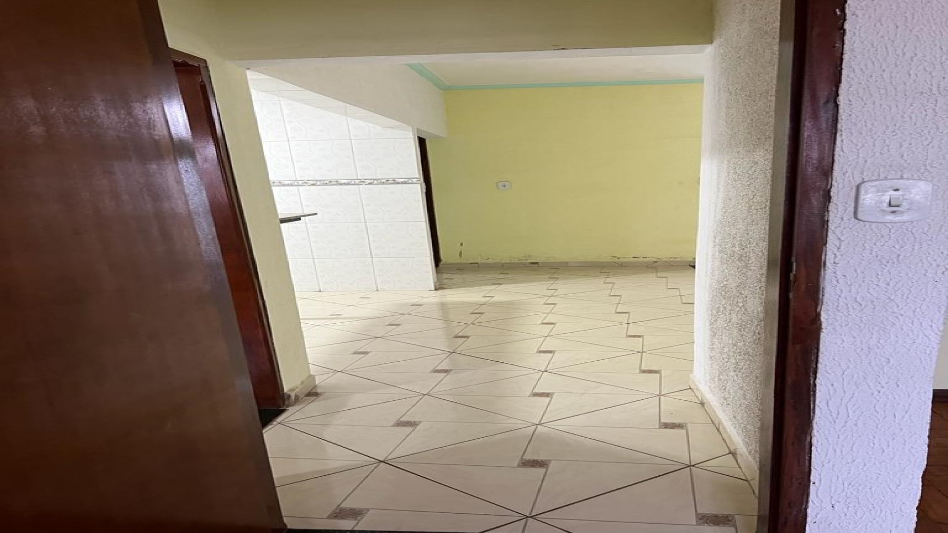 Vende-se sobrado com 02 pontos comerciais no térreo no bairr