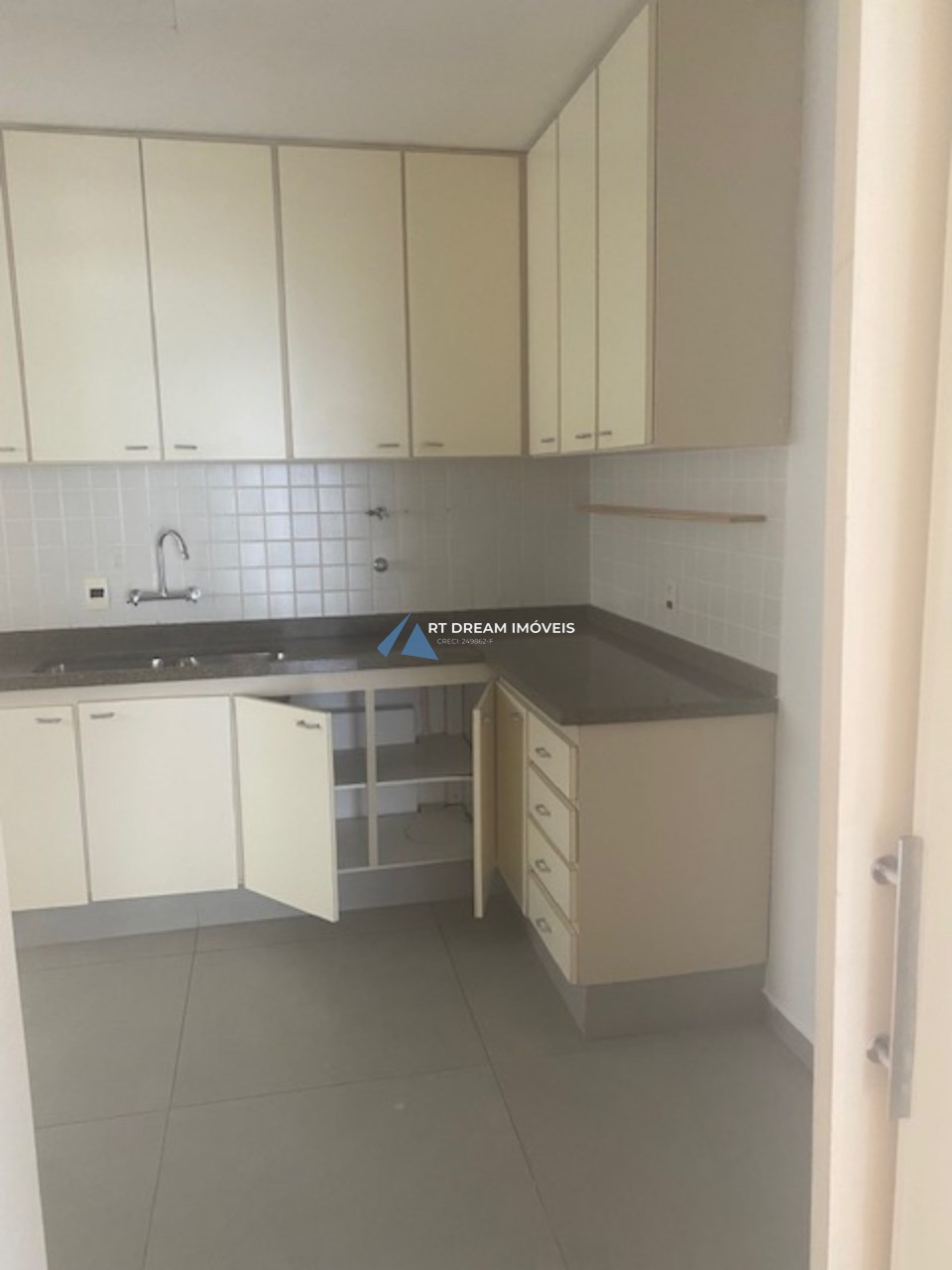 Apartamento para alugar com 3 quartos, 107m² - Foto 10