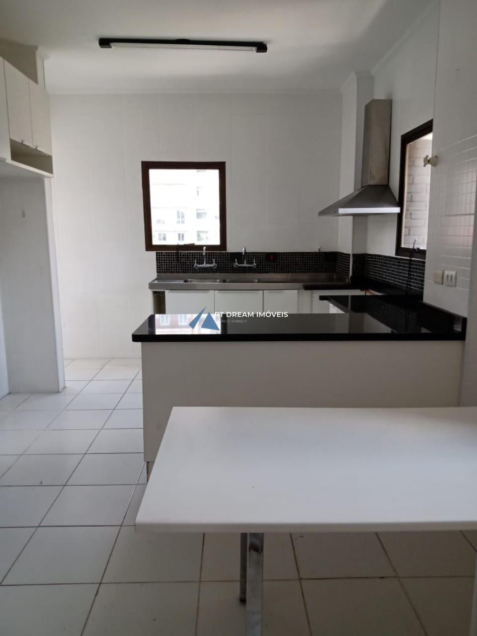 Apartamento para alugar com 4 quartos, 250m² - Foto 13