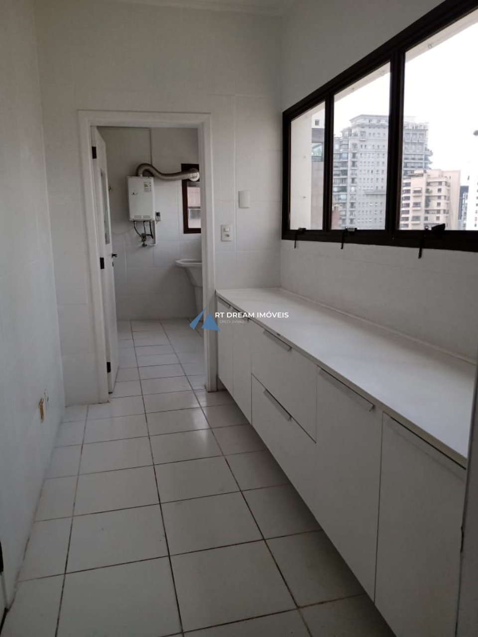 Apartamento para alugar com 4 quartos, 250m² - Foto 19