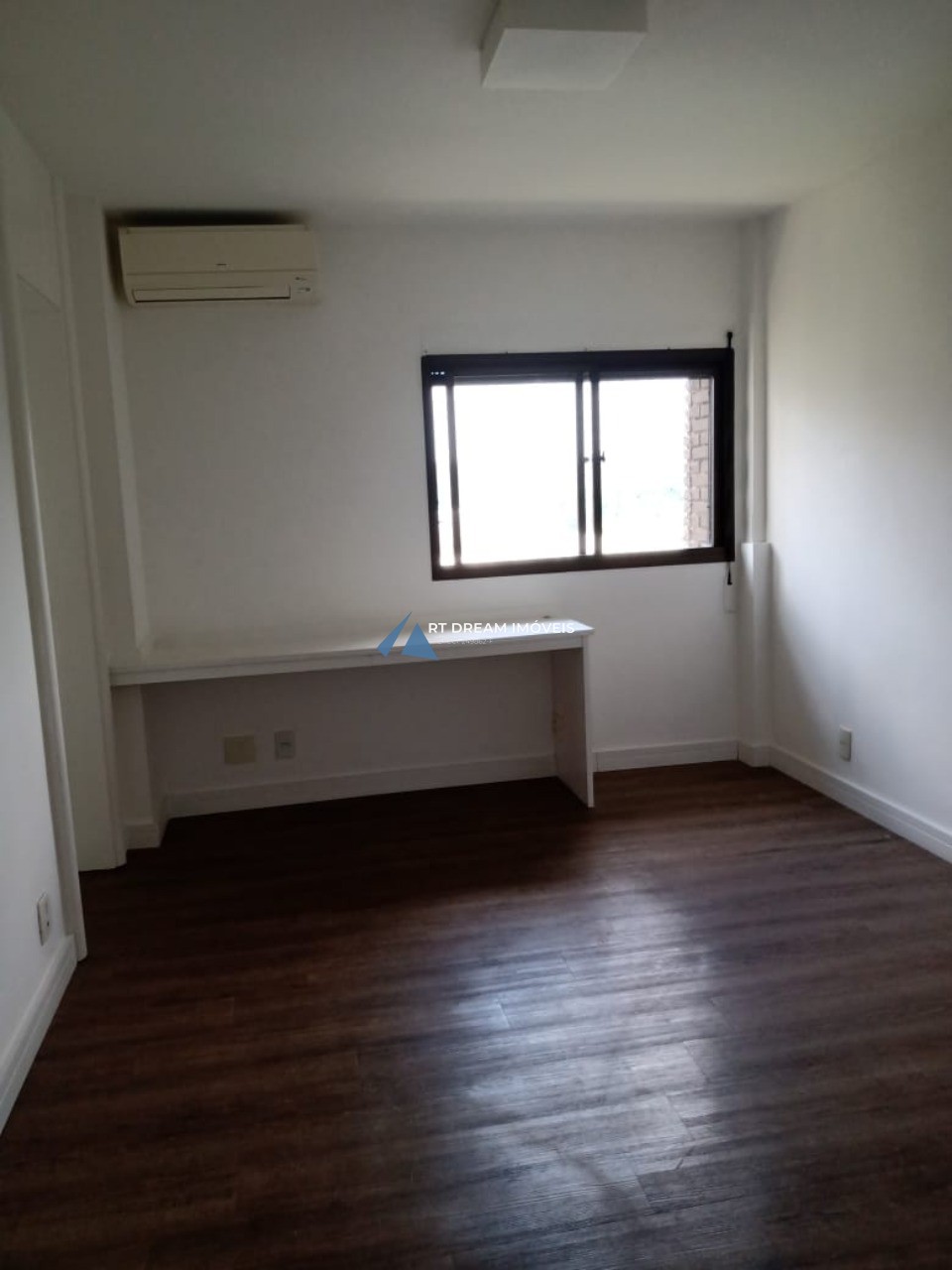 Apartamento para alugar com 4 quartos, 250m² - Foto 9