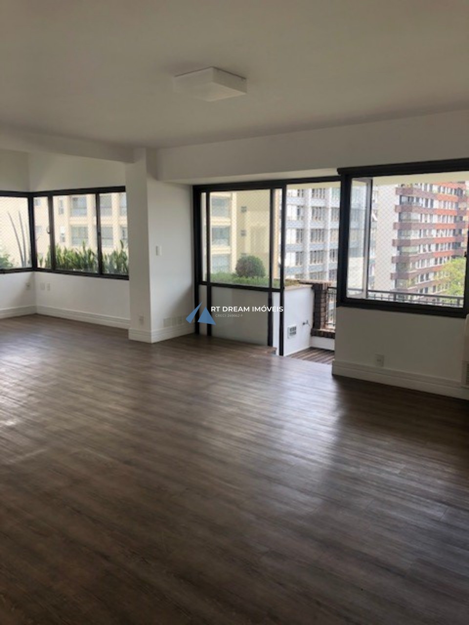 Apartamento para alugar com 4 quartos, 250m² - Foto 25