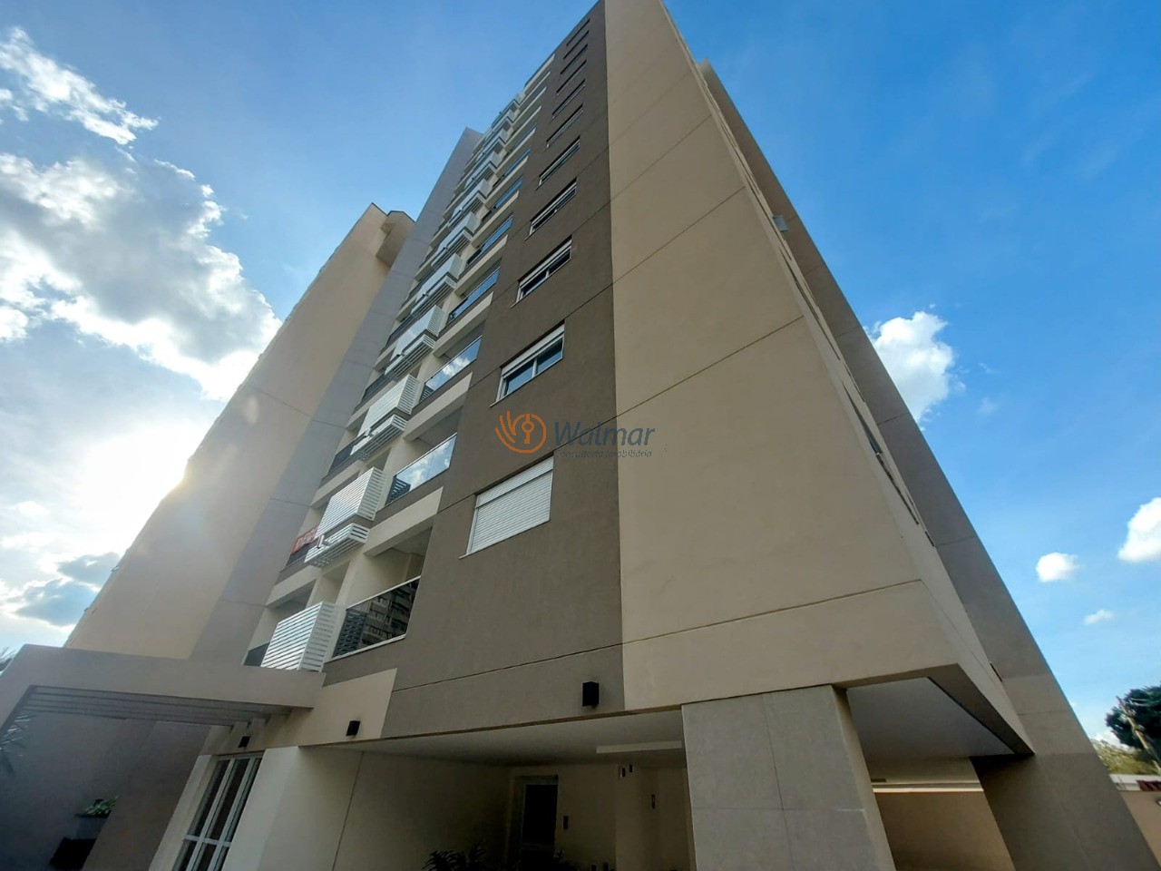 Apartamento à venda no Cambuí, Campinas-SP: 1 quarto, 2 salas, 1 banheiro, 1 vaga de garagem, 39,98 m² de área.