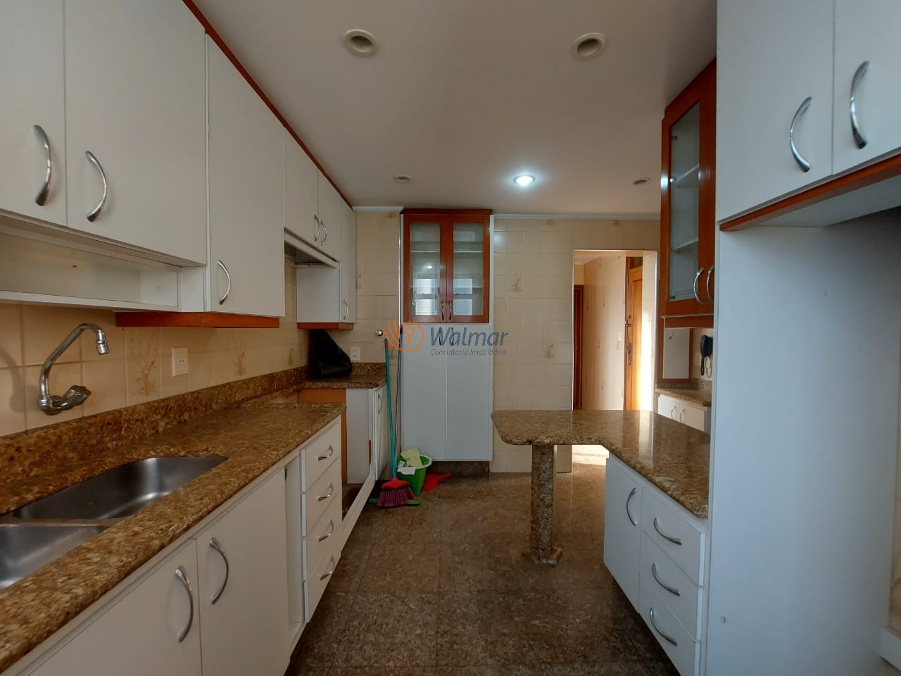 Imperdível! Apartamento à venda no Cambuí em Campinas-SP, 3 quartos, 1 suíte, 2 salas, 4 banheiros, 2 vagas, 144,16 m².