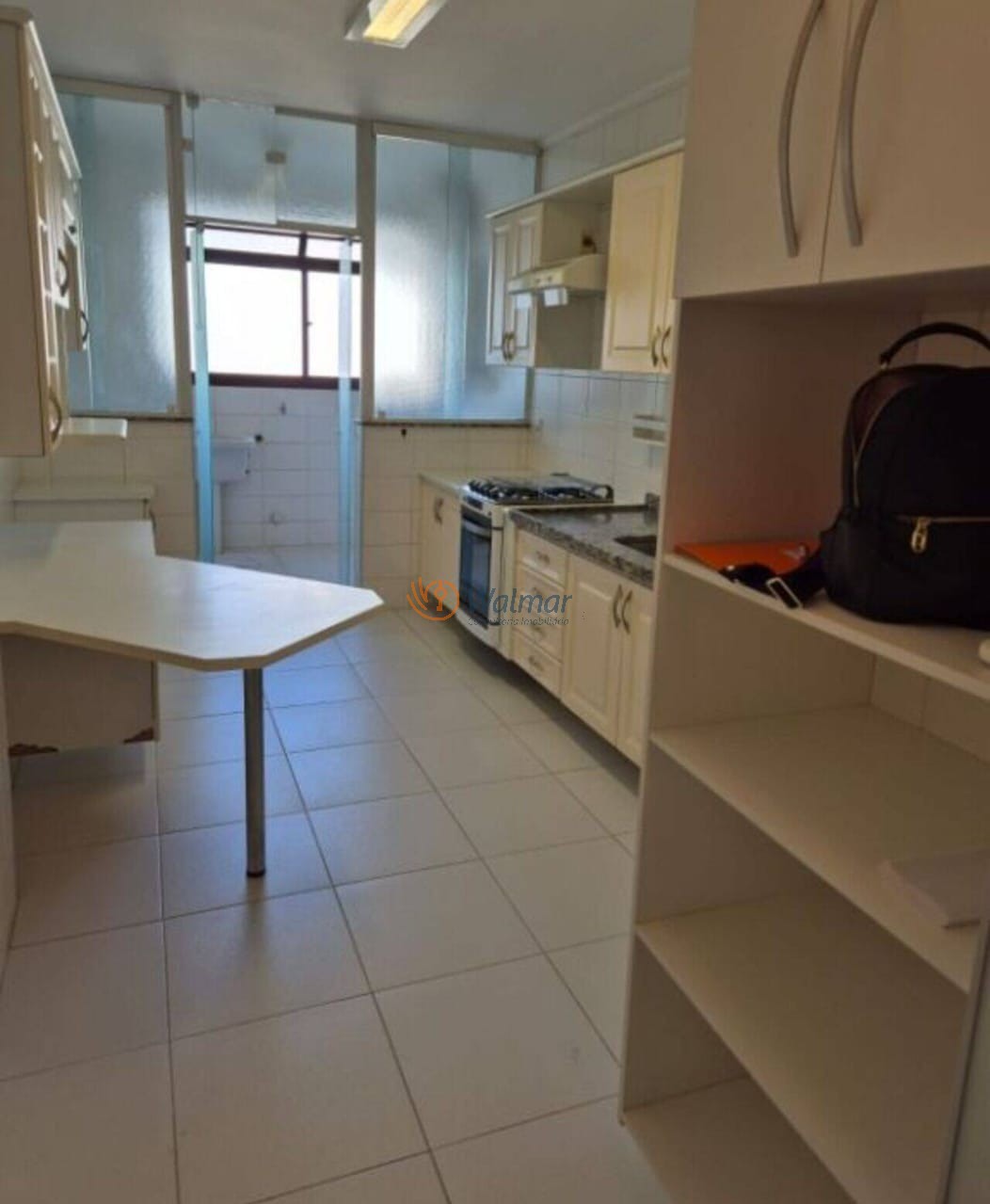 Apartamento de alto padrão à venda no Cambuí, Campinas-SP: 3 quartos, 1 suíte, 3 salas, 4 banheiros, 2 vagas, 138,78 m².