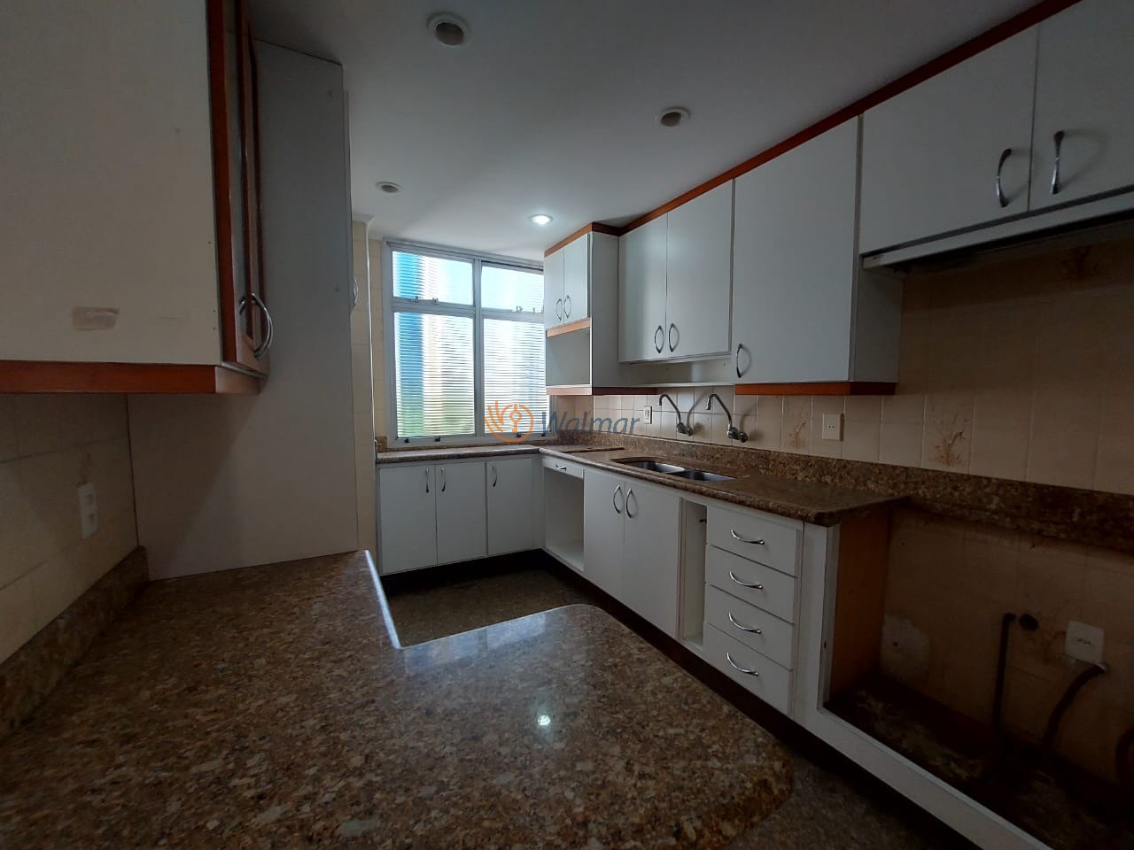 Imperdível! Apartamento à venda no Cambuí em Campinas-SP, 3 quartos, 1 suíte, 2 salas, 4 banheiros, 2 vagas, 144,16 m².