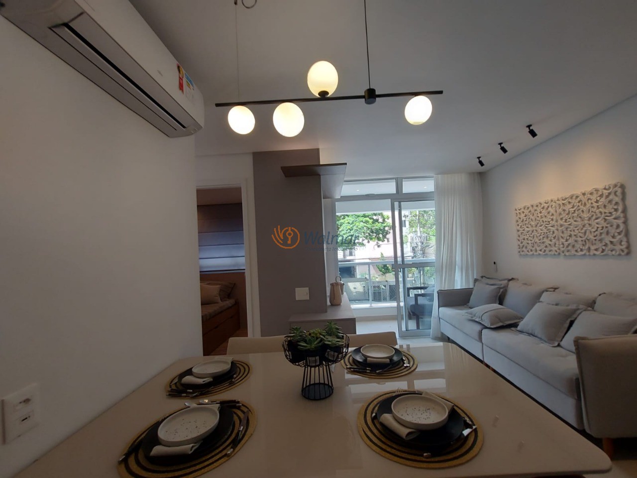 Apartamento à venda no Cambuí, Campinas-SP: 1 quarto, 2 salas, 1 banheiro, 1 vaga de garagem, 39,98 m² de área.