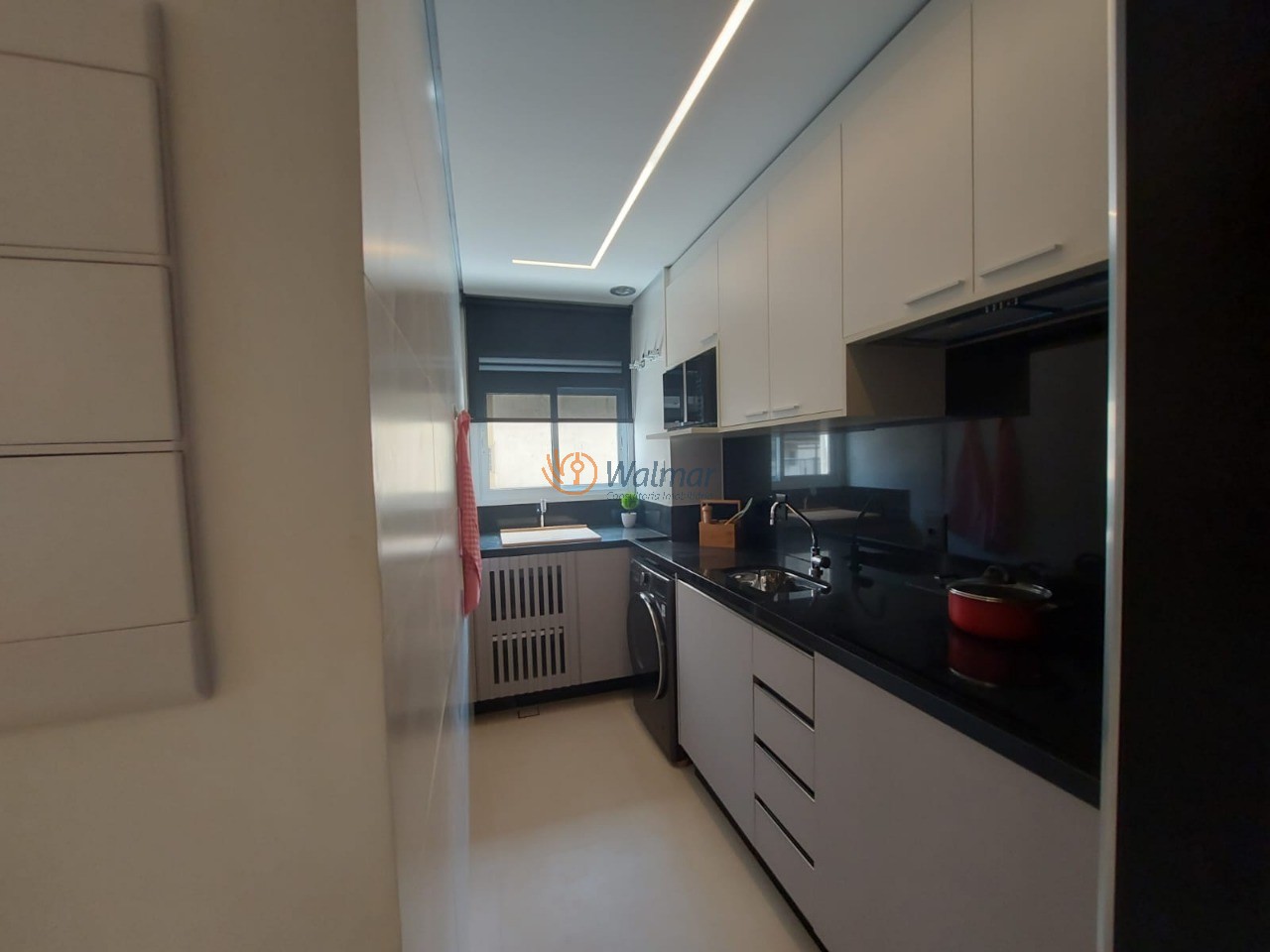 Apartamento à venda no Cambuí, Campinas-SP: 1 quarto, 2 salas, 1 banheiro, 1 vaga de garagem, 39,98 m² de área.