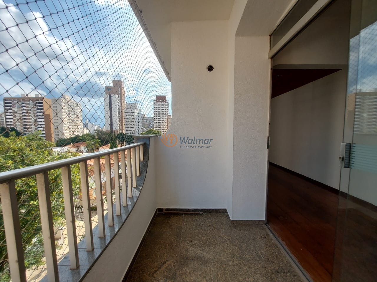Imperdível! Apartamento à venda no Cambuí em Campinas-SP, 3 quartos, 1 suíte, 2 salas, 4 banheiros, 2 vagas, 144,16 m².