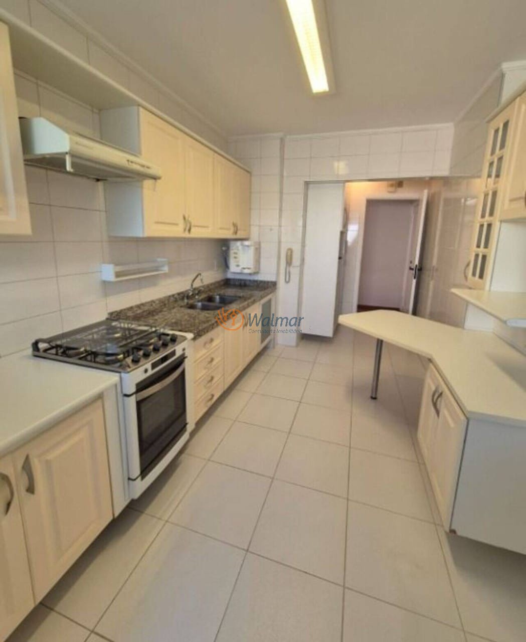 Apartamento de alto padrão à venda no Cambuí, Campinas-SP: 3 quartos, 1 suíte, 3 salas, 4 banheiros, 2 vagas, 138,78 m².