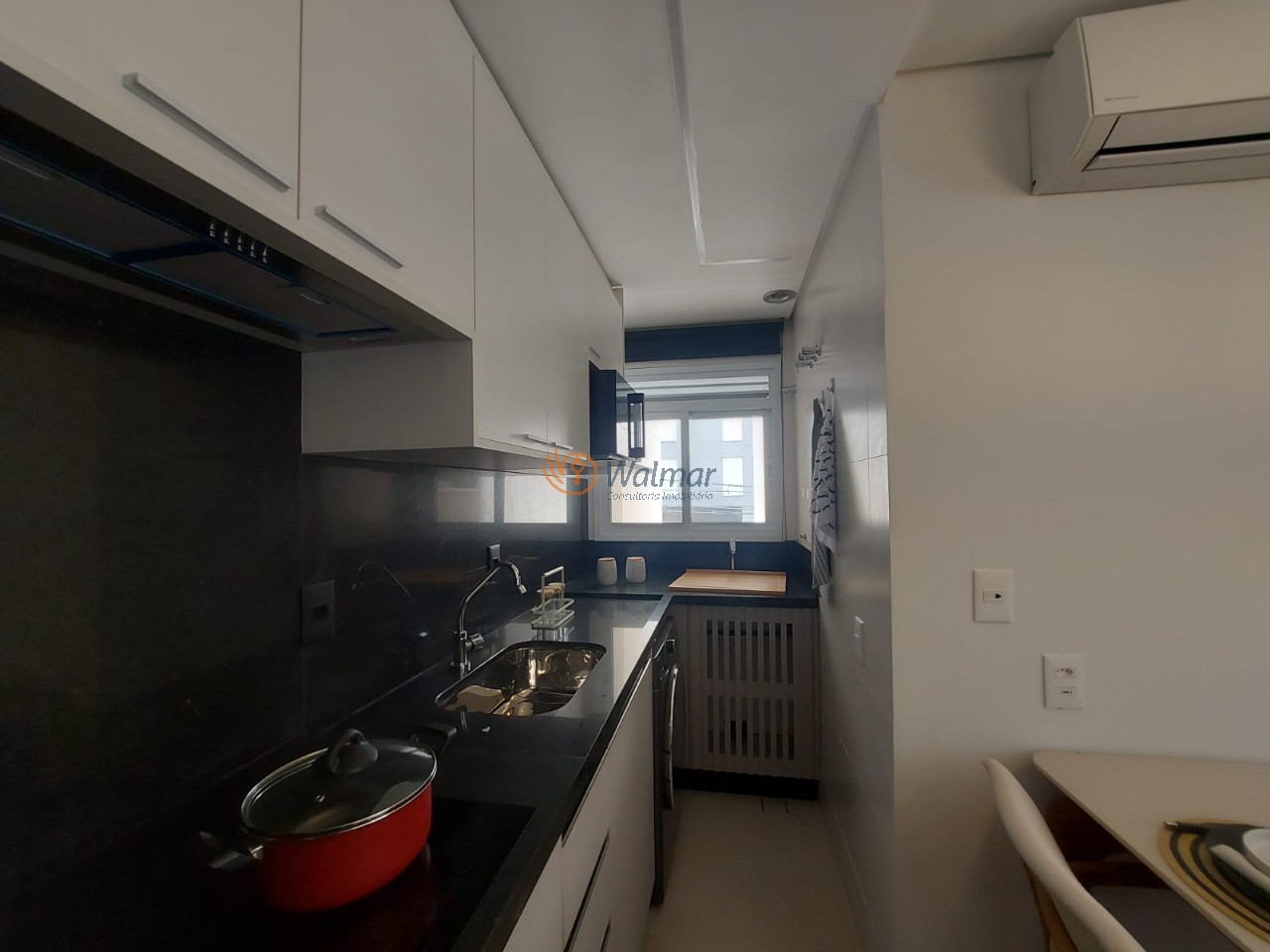 Apartamento à venda no Cambuí, Campinas-SP: 1 quarto, 2 salas, 1 banheiro, 1 vaga de garagem, 39,98 m² de área.