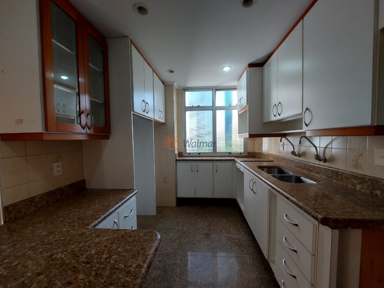 Imperdível! Apartamento à venda no Cambuí em Campinas-SP, 3 quartos, 1 suíte, 2 salas, 4 banheiros, 2 vagas, 144,16 m².
