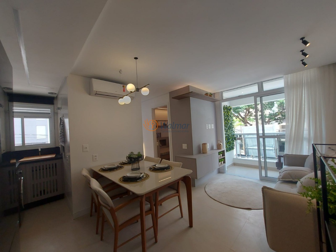 Apartamento à venda no Cambuí, Campinas-SP: 1 quarto, 2 salas, 1 banheiro, 1 vaga de garagem, 39,98 m² de área.