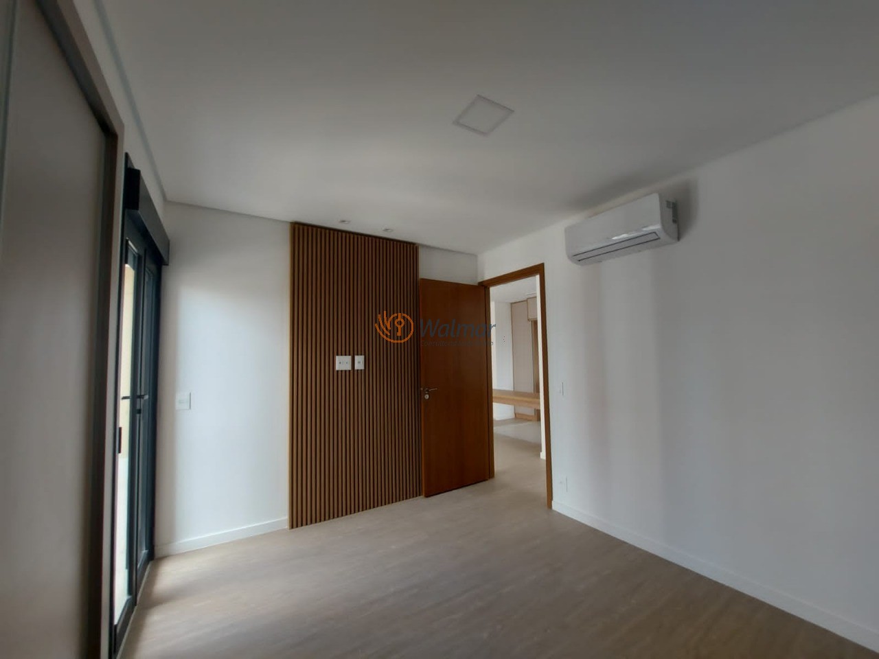 Apartamento de luxo à venda no Cambuí, Campinas-SP: 1 quarto, 1 suíte, 3 salas, 2 banheiros, 1 vaga, 51m². Venha conferir!