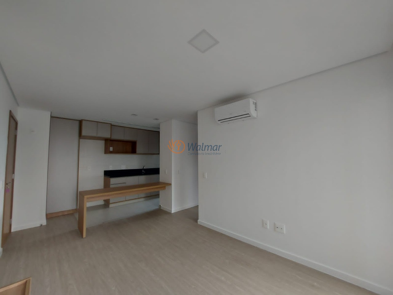 Apartamento de luxo à venda no Cambuí, Campinas-SP: 1 quarto, 1 suíte, 3 salas, 2 banheiros, 1 vaga, 51m². Venha conferir!