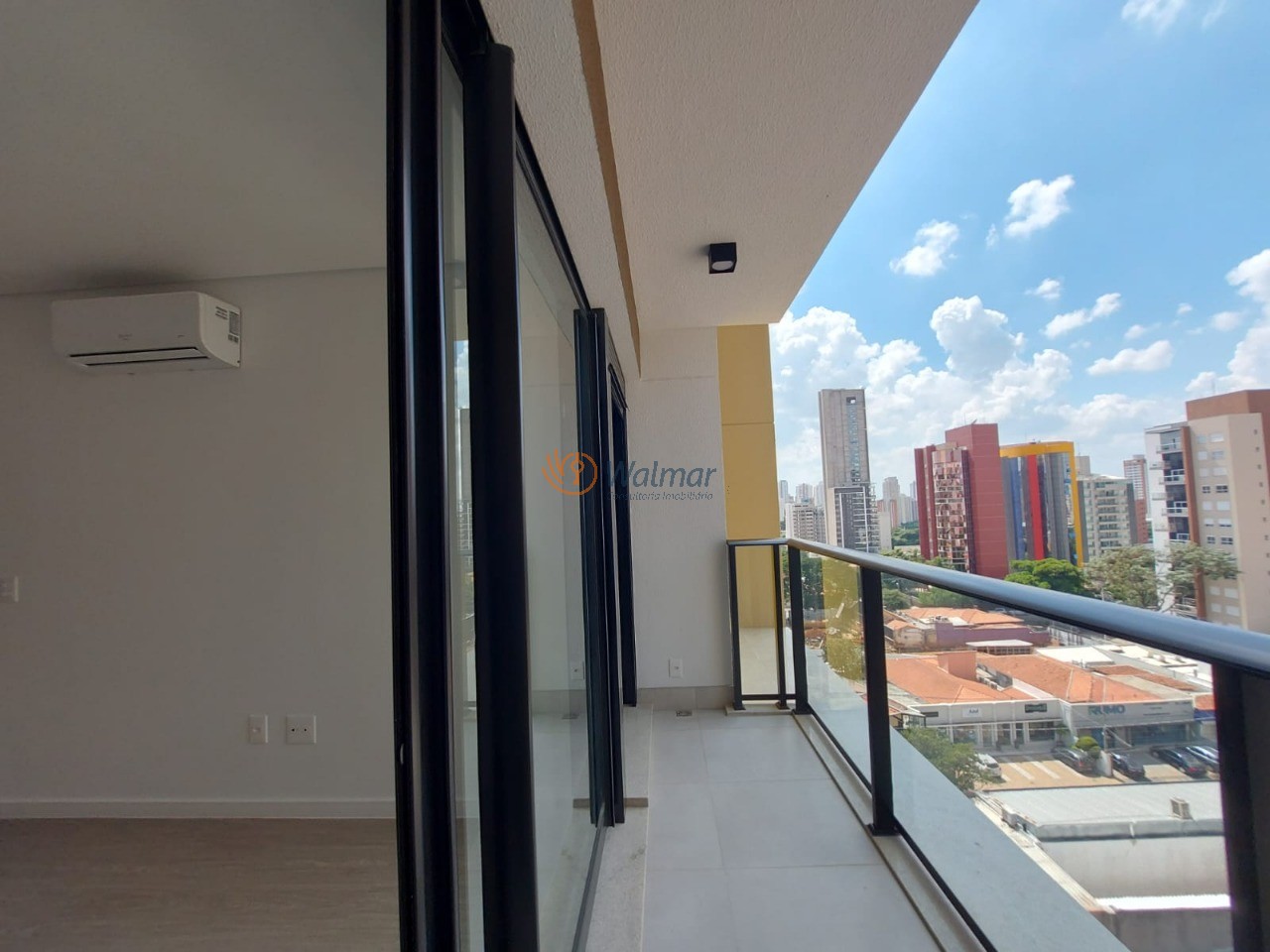 Apartamento de luxo à venda no Cambuí, Campinas-SP: 1 quarto, 1 suíte, 3 salas, 2 banheiros, 1 vaga, 51m². Venha conferir!
