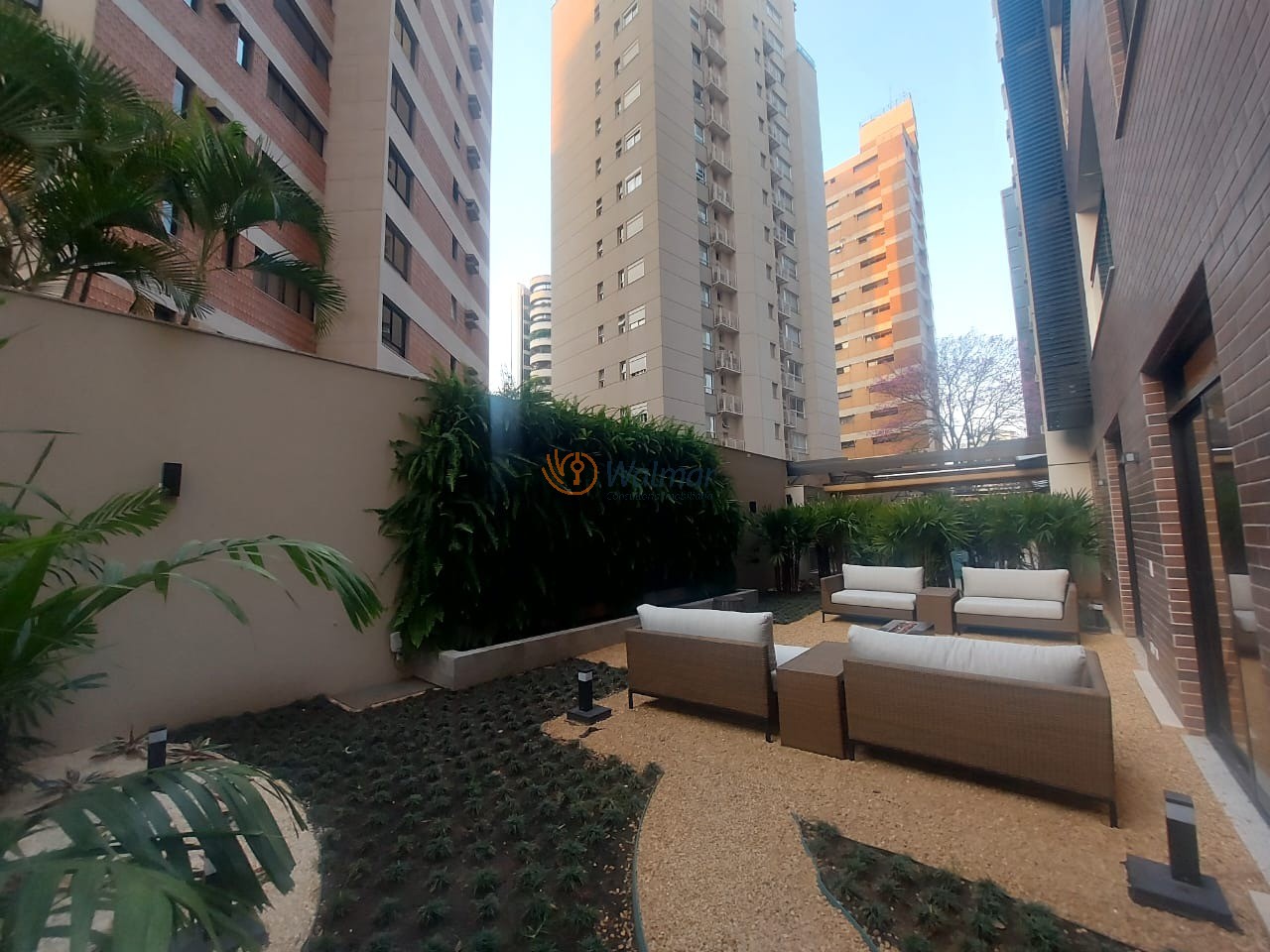 Apartamento de alto padrão no Cambuí, Campinas-SP: 1 quarto, 1 suíte, 2 salas, 2 banheiros, 2 vagas de garagem, 51,67m².