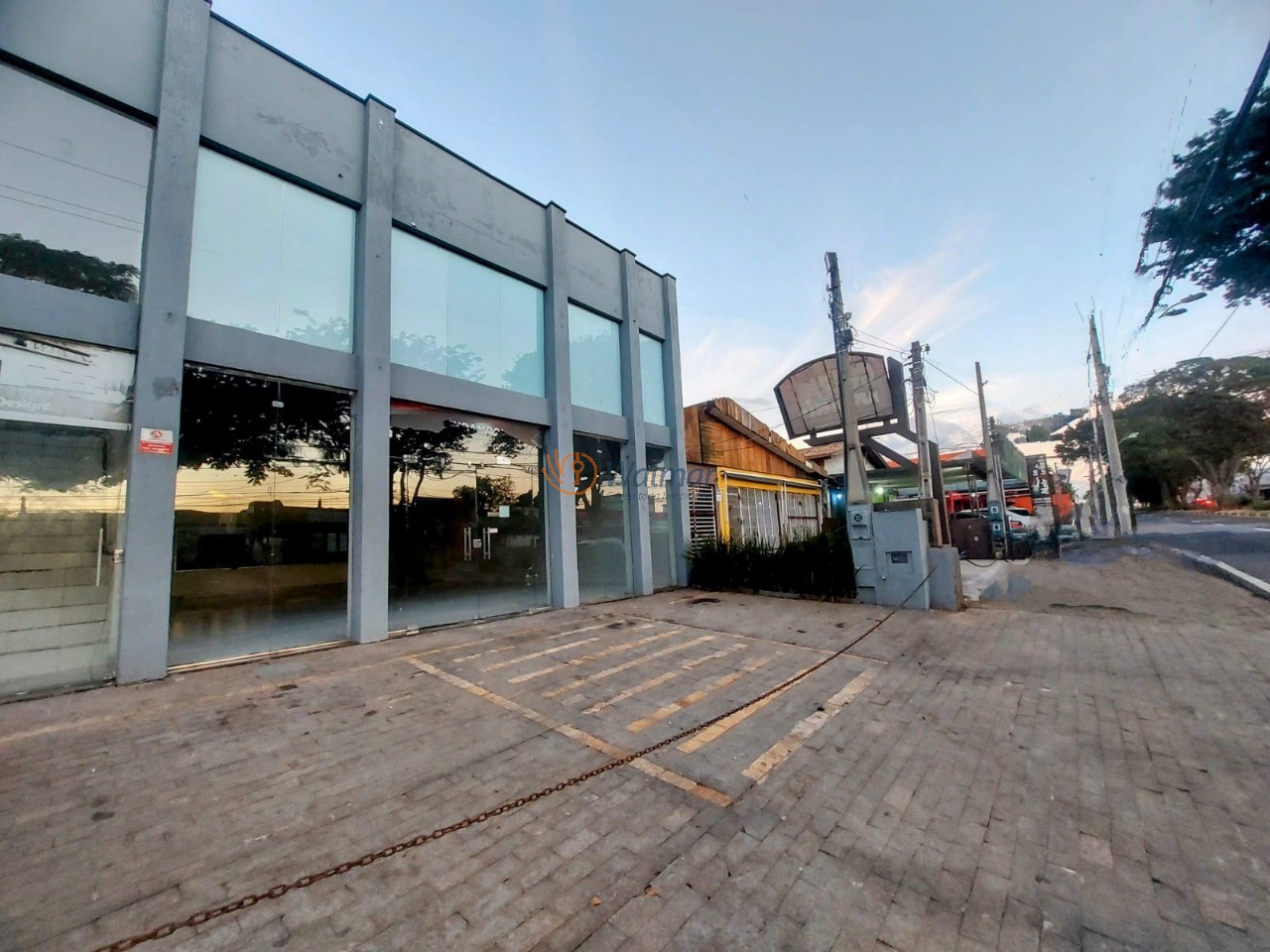 Depósito-Galpão, 304 m² - Foto 1