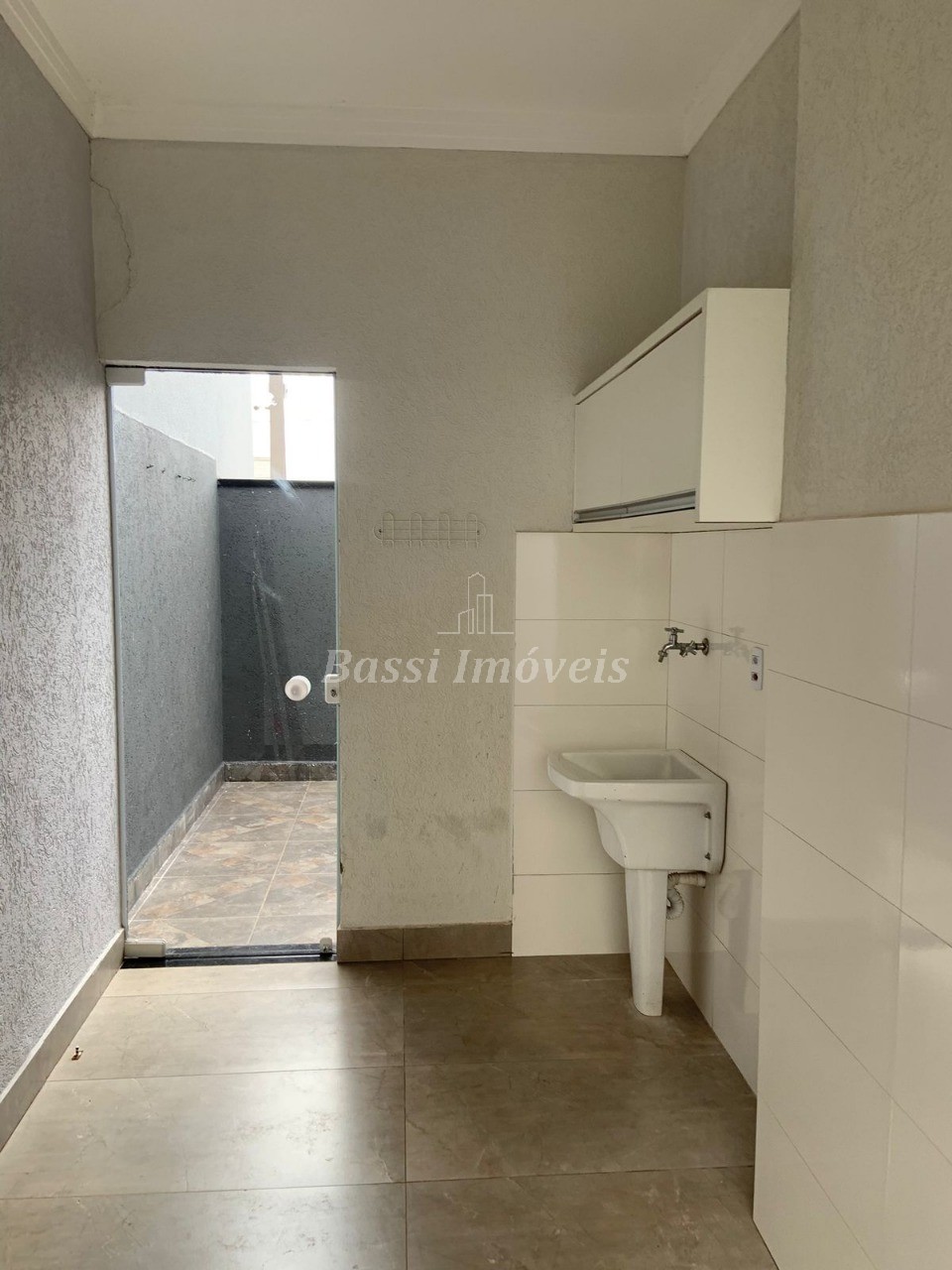 Casa em Condomínio à Venda em Mogi Mirim-SP - 3 Quartos, 1 Suíte, 3 Salas, 2 Banheiros, 4 Vagas - Jardim Alvorada - 210m²