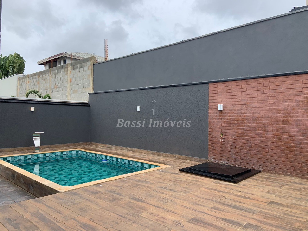 Casa em Condomínio à Venda em Mogi Mirim-SP - 3 Quartos, 1 Suíte, 3 Salas, 2 Banheiros, 4 Vagas - Jardim Alvorada - 210m²