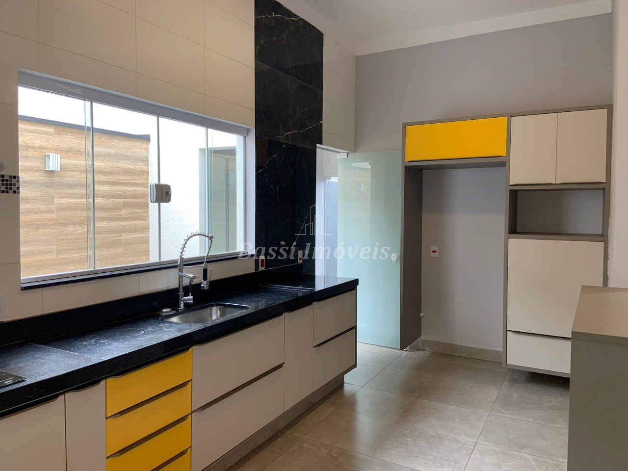 Casa em Condomínio à Venda em Mogi Mirim-SP - 3 Quartos, 1 Suíte, 3 Salas, 2 Banheiros, 4 Vagas - Jardim Alvorada - 210m²