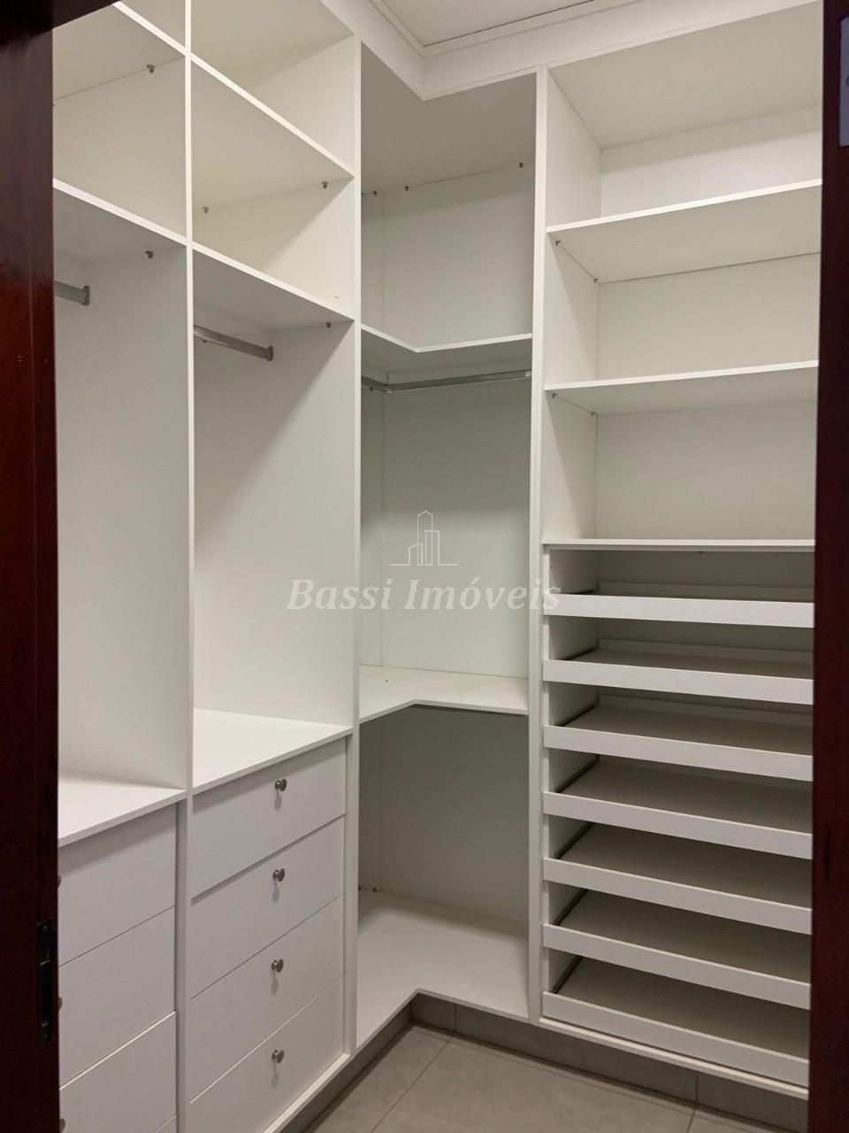 Casa em Condomínio à Venda em Mogi Mirim-SP - 3 Quartos, 1 Suíte, 3 Salas, 2 Banheiros, 4 Vagas - Jardim Alvorada - 210m²