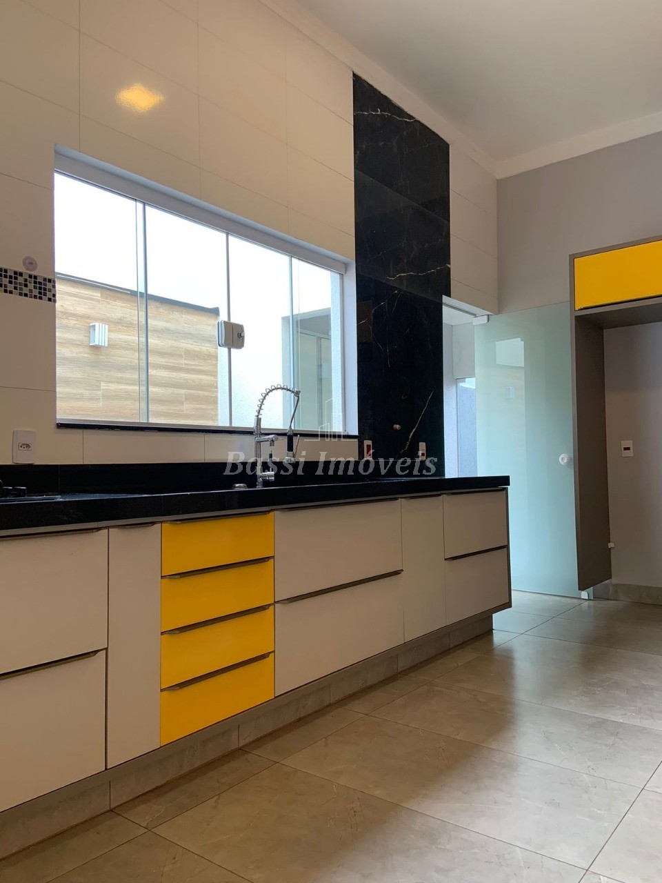Casa em Condomínio à Venda em Mogi Mirim-SP - 3 Quartos, 1 Suíte, 3 Salas, 2 Banheiros, 4 Vagas - Jardim Alvorada - 210m²