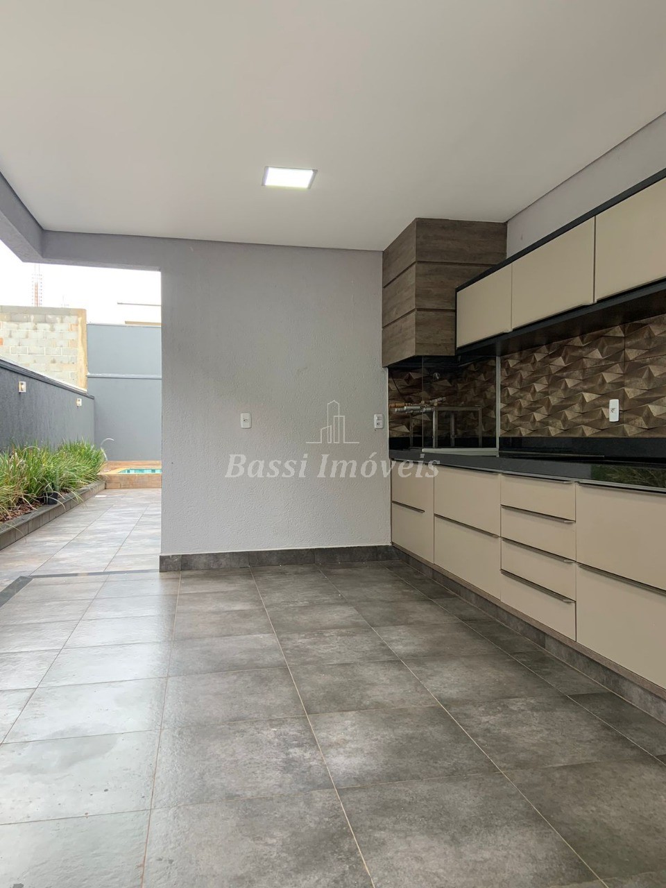 Casa em Condomínio à Venda em Mogi Mirim-SP - 3 Quartos, 1 Suíte, 3 Salas, 2 Banheiros, 4 Vagas - Jardim Alvorada - 210m²