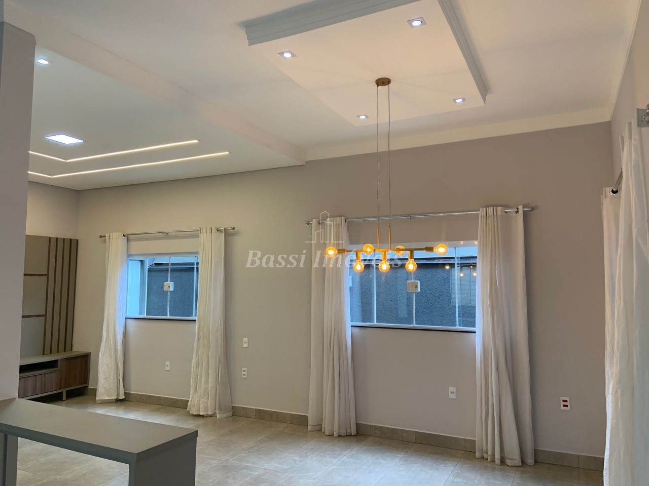 Casa em Condomínio à Venda em Mogi Mirim-SP - 3 Quartos, 1 Suíte, 3 Salas, 2 Banheiros, 4 Vagas - Jardim Alvorada - 210m²