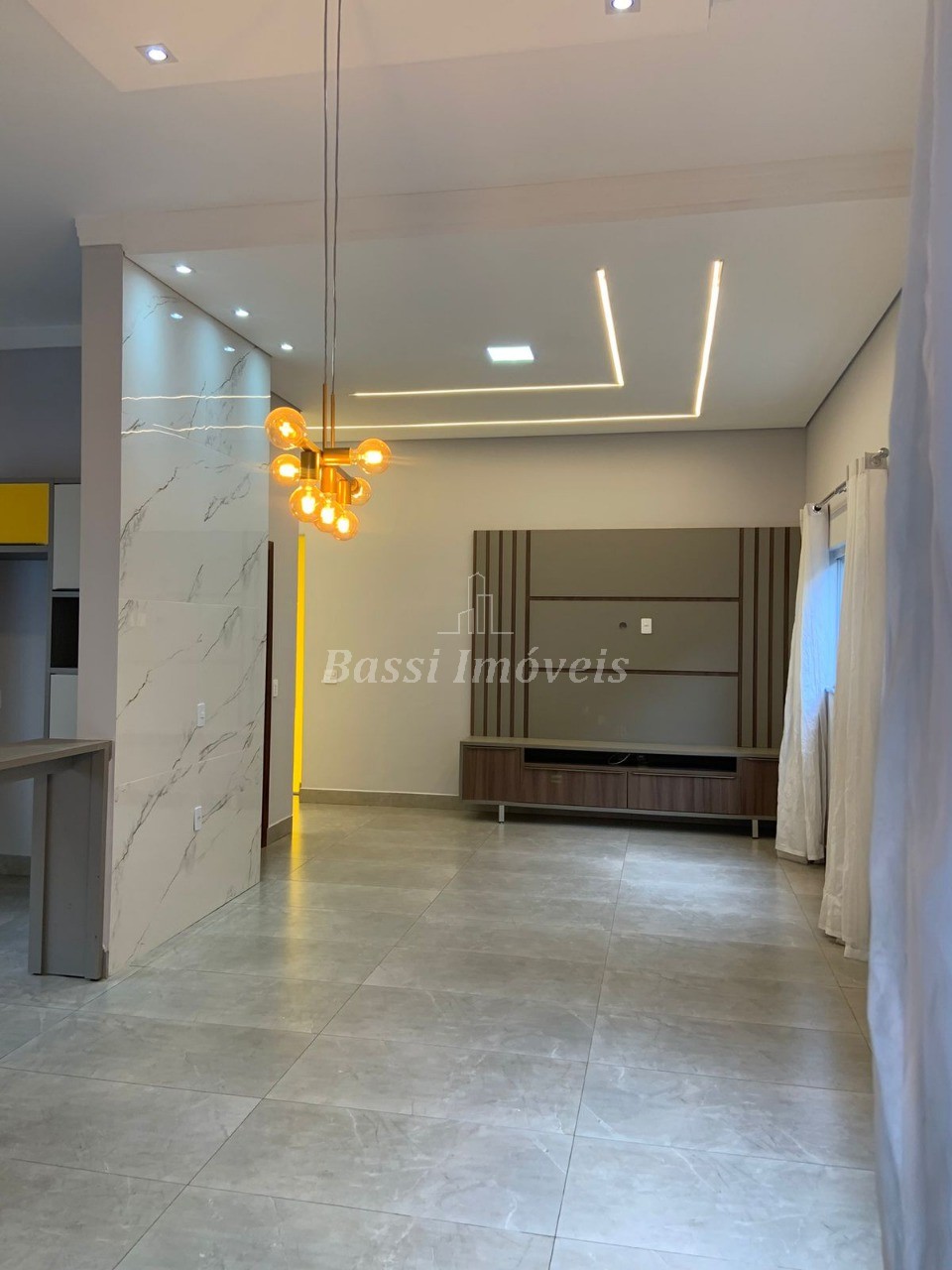 Casa em Condomínio à Venda em Mogi Mirim-SP - 3 Quartos, 1 Suíte, 3 Salas, 2 Banheiros, 4 Vagas - Jardim Alvorada - 210m²