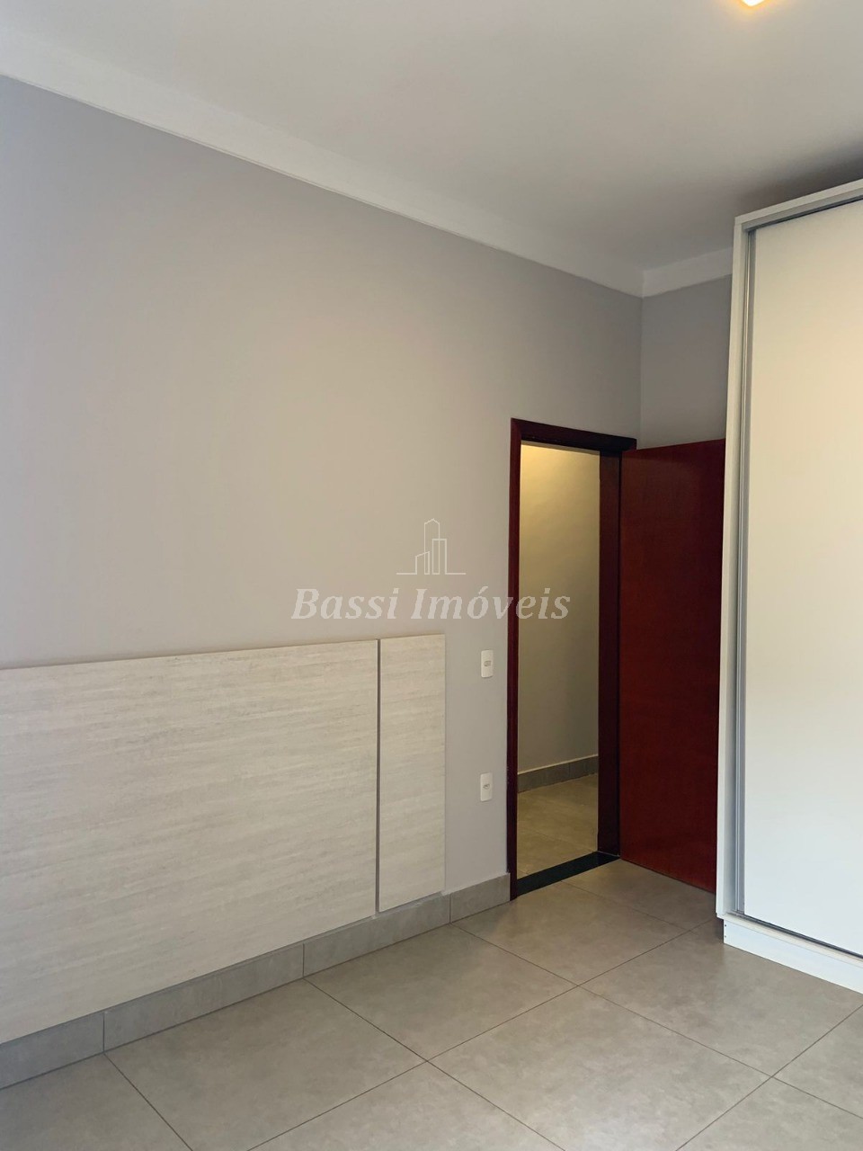 Casa em Condomínio à Venda em Mogi Mirim-SP - 3 Quartos, 1 Suíte, 3 Salas, 2 Banheiros, 4 Vagas - Jardim Alvorada - 210m²