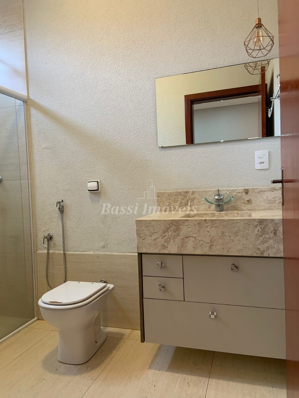 Casa em Condomínio à Venda em Mogi Mirim-SP - 3 Quartos, 1 Suíte, 3 Salas, 2 Banheiros, 4 Vagas - Jardim Alvorada - 210m²