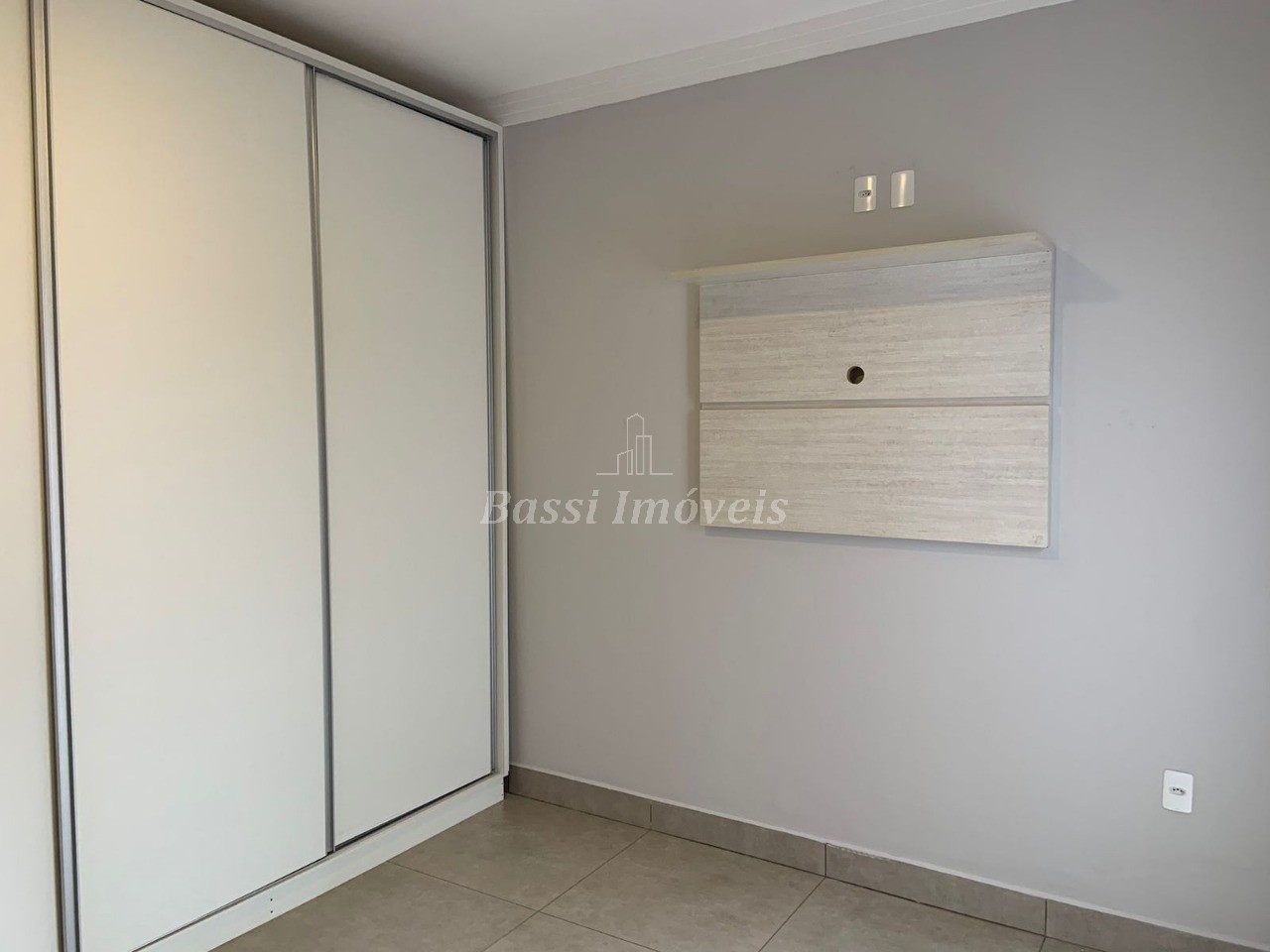 Casa em Condomínio à Venda em Mogi Mirim-SP - 3 Quartos, 1 Suíte, 3 Salas, 2 Banheiros, 4 Vagas - Jardim Alvorada - 210m²