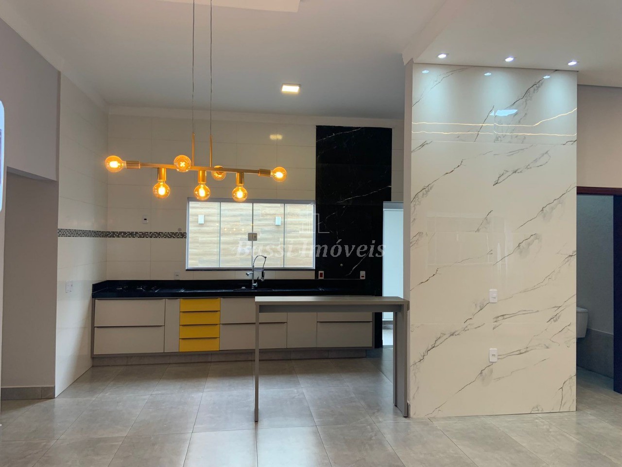 Casa em Condomínio à Venda em Mogi Mirim-SP - 3 Quartos, 1 Suíte, 3 Salas, 2 Banheiros, 4 Vagas - Jardim Alvorada - 210m²