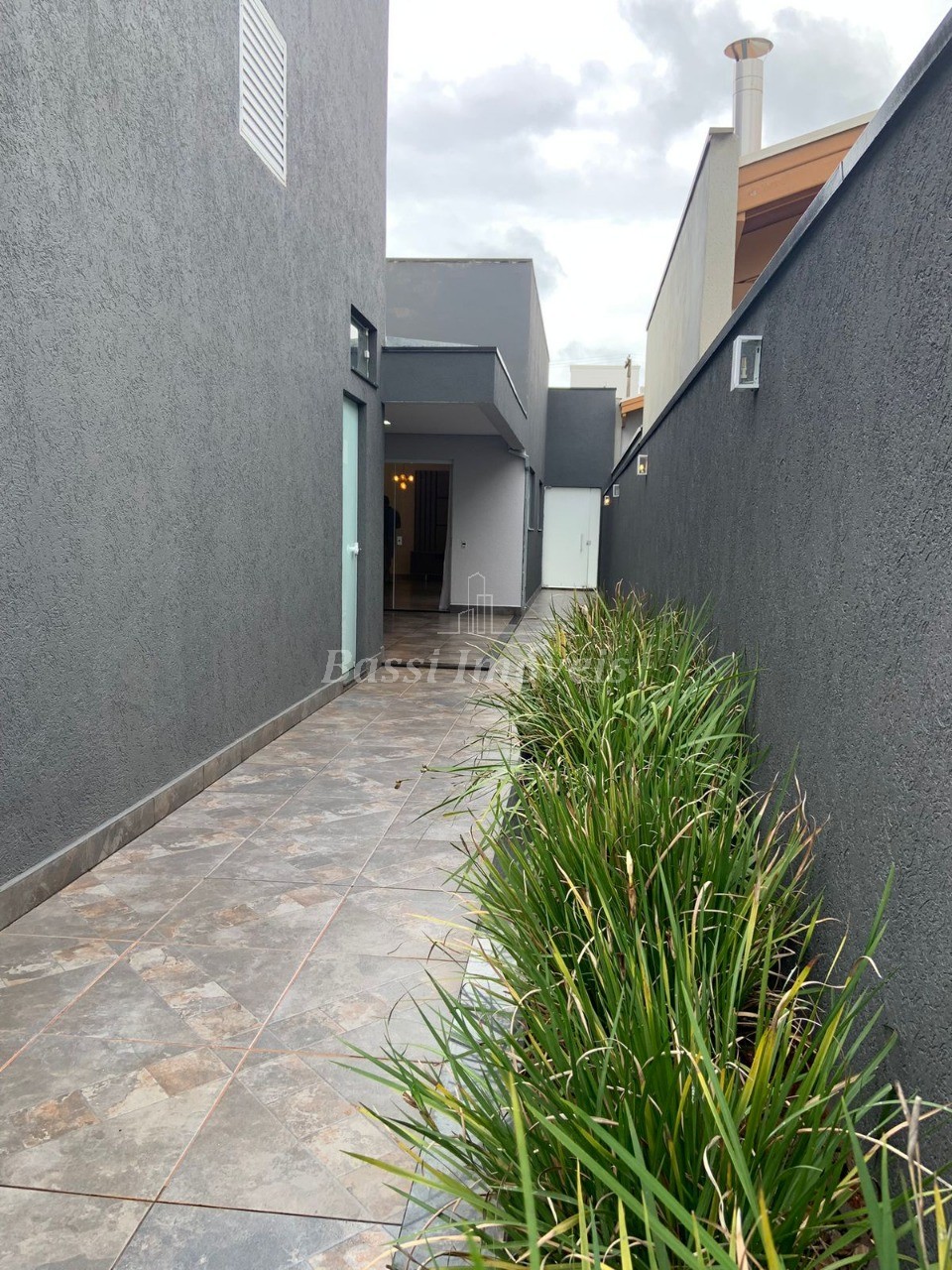 Casa em Condomínio à Venda em Mogi Mirim-SP - 3 Quartos, 1 Suíte, 3 Salas, 2 Banheiros, 4 Vagas - Jardim Alvorada - 210m²