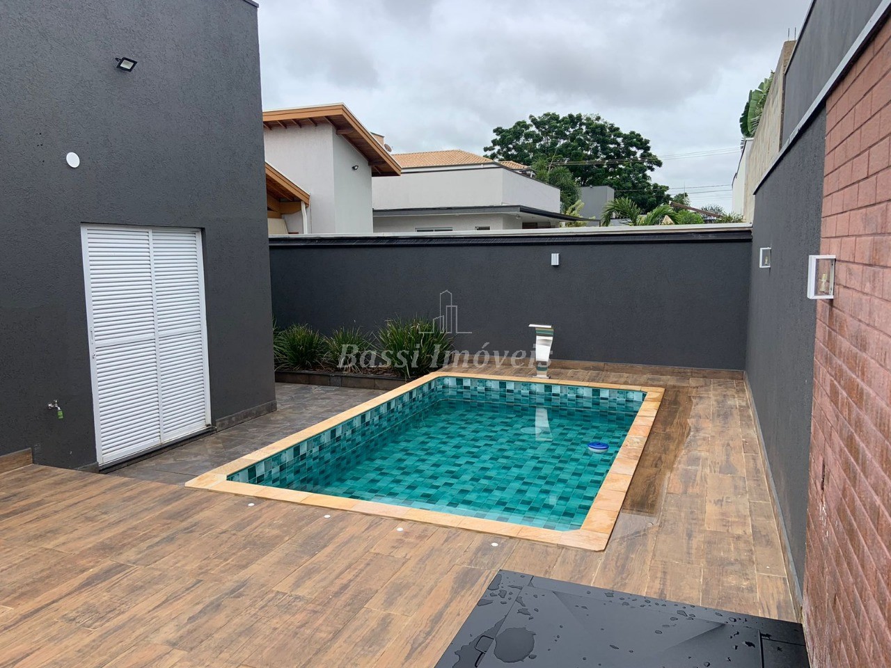 Casa em Condomínio à Venda em Mogi Mirim-SP - 3 Quartos, 1 Suíte, 3 Salas, 2 Banheiros, 4 Vagas - Jardim Alvorada - 210m²