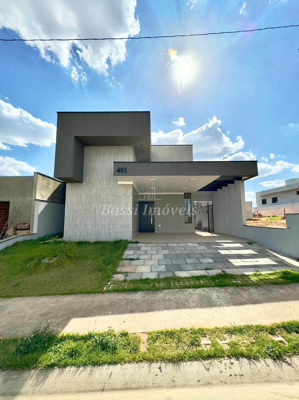 Casa em Condomínio à Venda em Mogi Mirim-SP - Residencial Reserva da Mata 3 Quartos, 1 Suíte, 2 Salas, 2 Banheiros, 2 Vagas 120m²