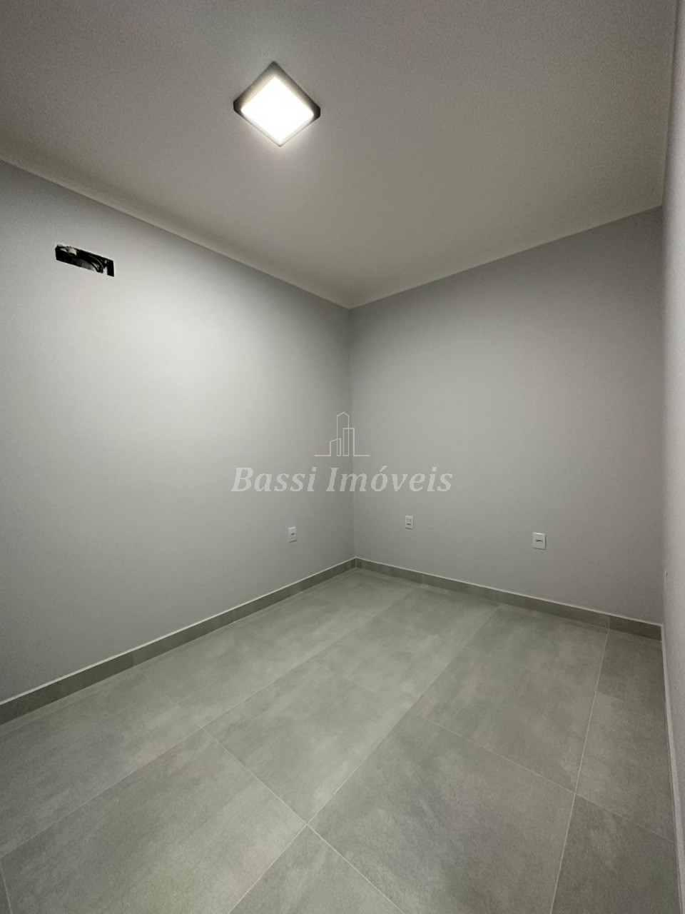Casa à venda na Vila Paraíso em Mogi Guaçu-SP: 2 quartos, 1 suíte, 2 salas, 1 banheiro, 2 vagas, 87m². Confira!