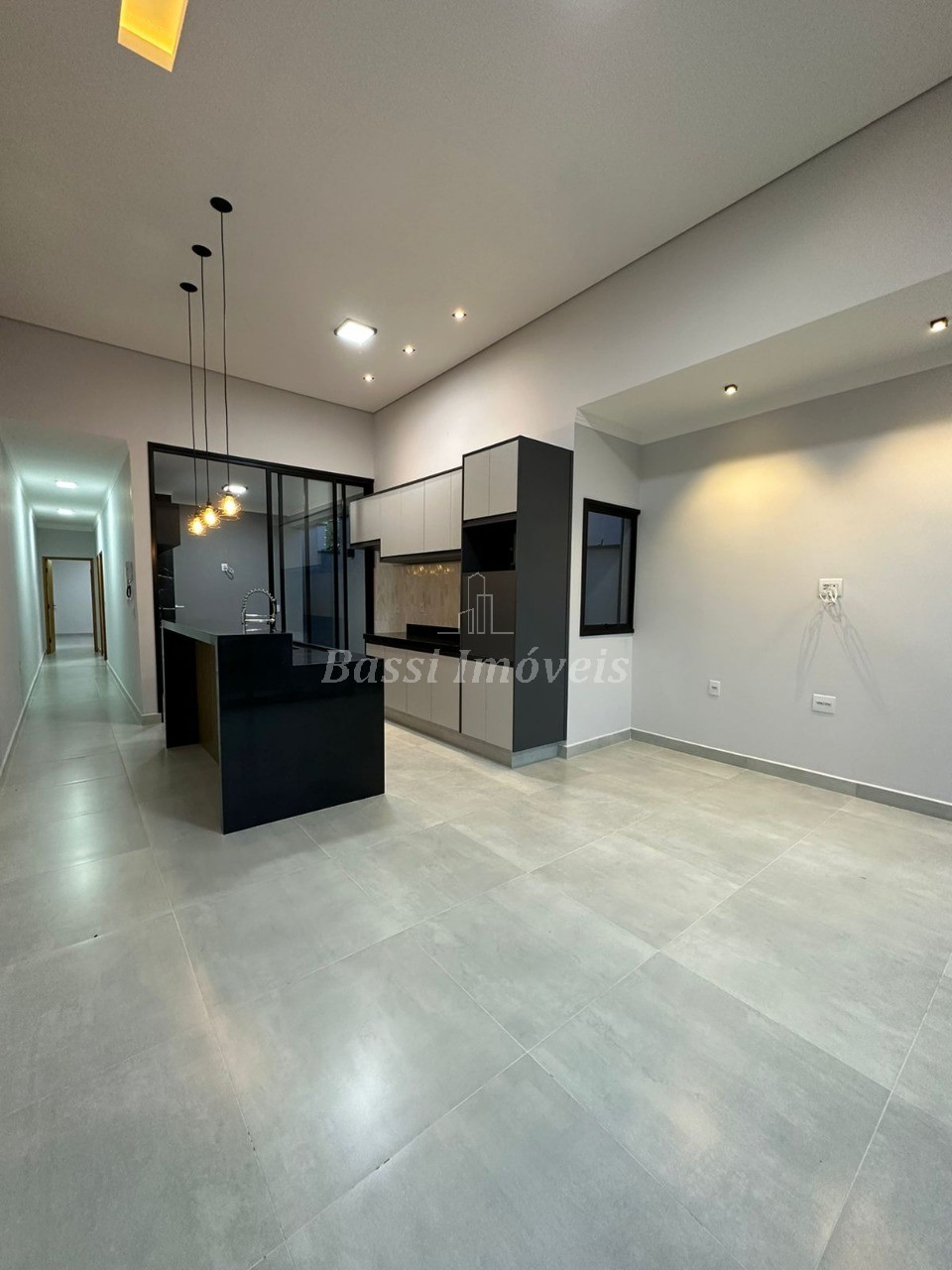 Casa à venda na Vila Paraíso em Mogi Guaçu-SP: 2 quartos, 1 suíte, 2 salas, 1 banheiro, 2 vagas, 87m². Confira!