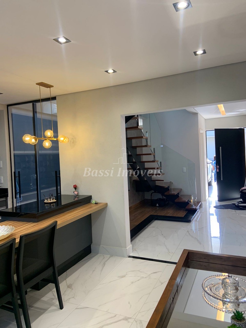 Imperdível Casa em Condomínio de Luxo em Mogi Guaçu-SP, Jardim Progresso: 4 Quartos, 4 Suítes, 2 Salas, 2 Vagas, 193m²!