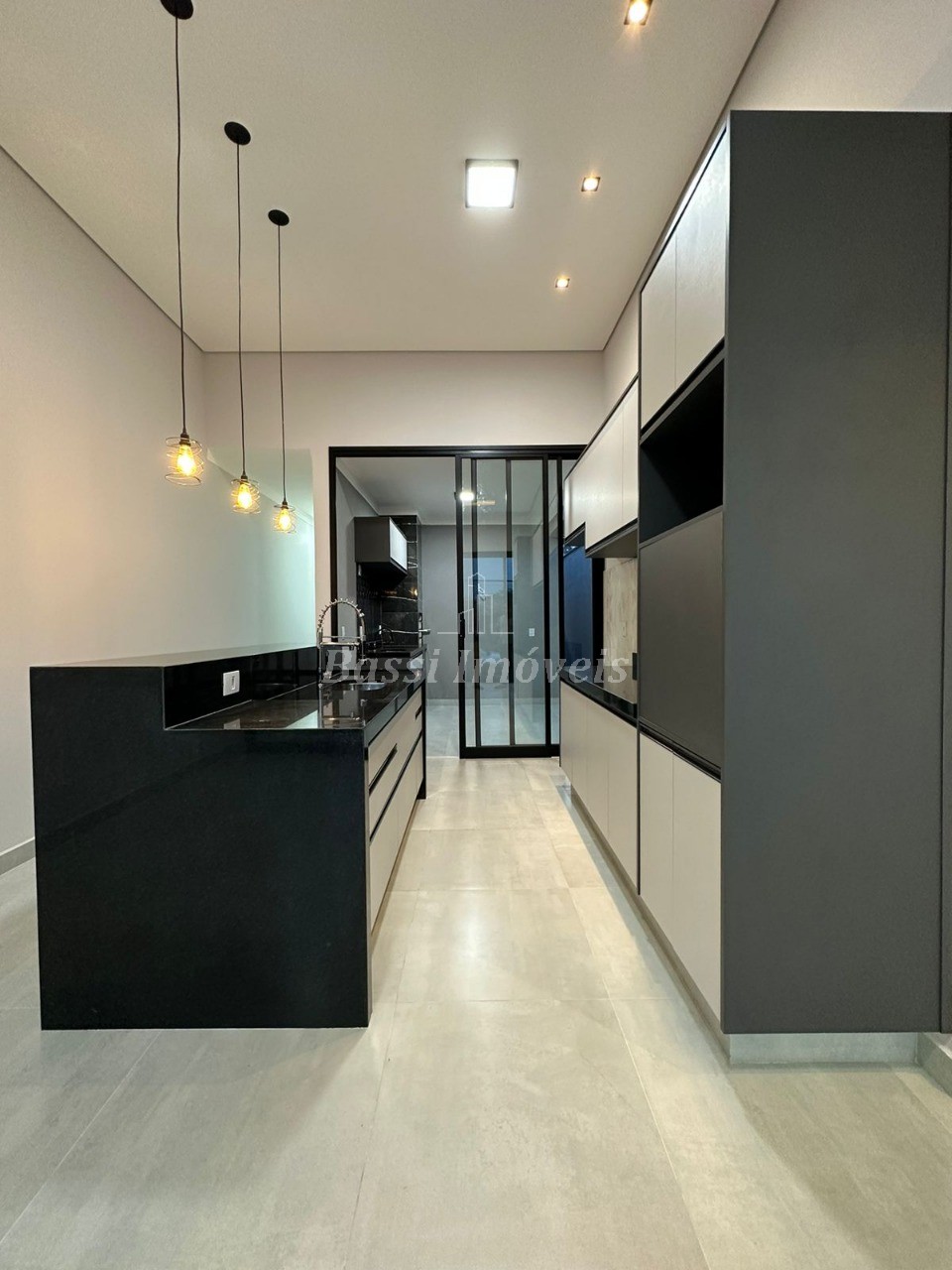 Casa à venda na Vila Paraíso em Mogi Guaçu-SP: 2 quartos, 1 suíte, 2 salas, 1 banheiro, 2 vagas, 87m². Confira!