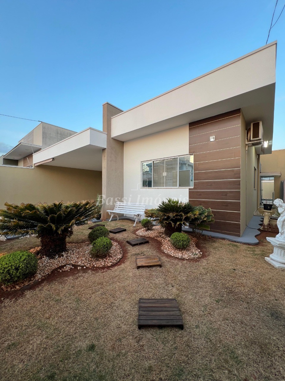 Imperdível: Casa à venda em Mogi Mirim-SP, Residencial do Bosque, 3 quartos, 1 suíte, 3 salas, 2 banheiros, 2 vagas, 185m².