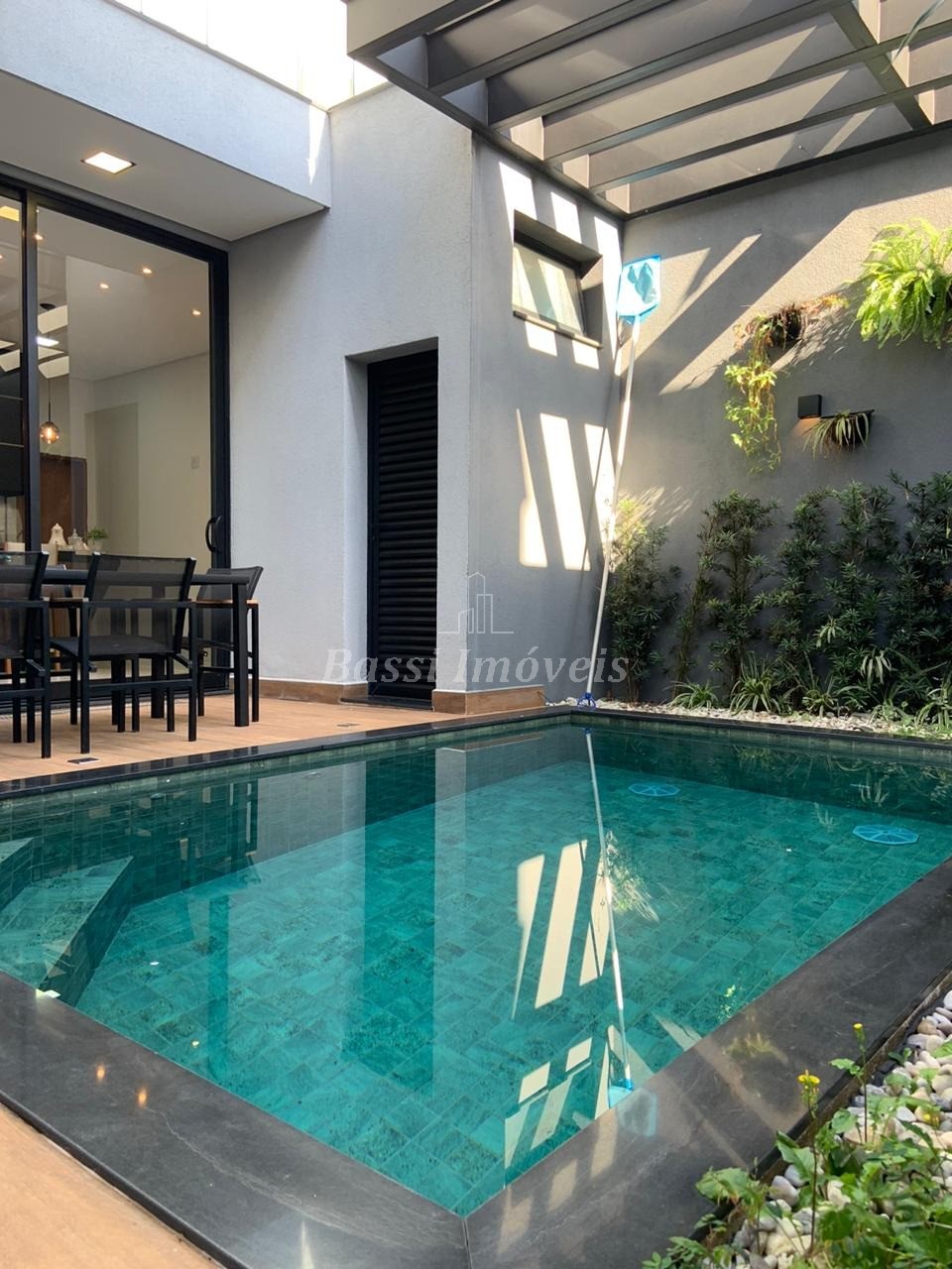 Imperdível residência de luxo em condomínio no Jardim Europa, Mogi Guaçu-SP: 4 quartos, 4 suítes, 3 salas, 4 vagas, 242m².